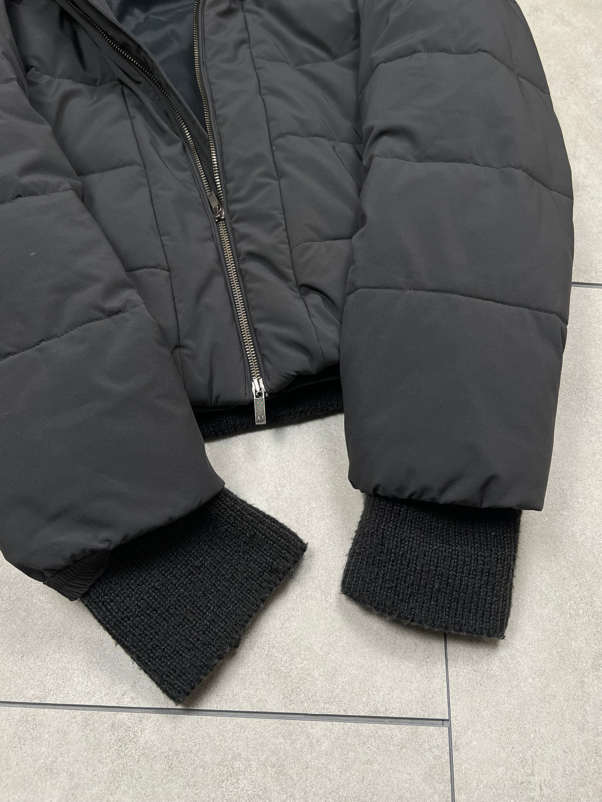 Armani Jeans puffer jacket, size 50 (fits like M), pre-owned 9/10 condition – Relique