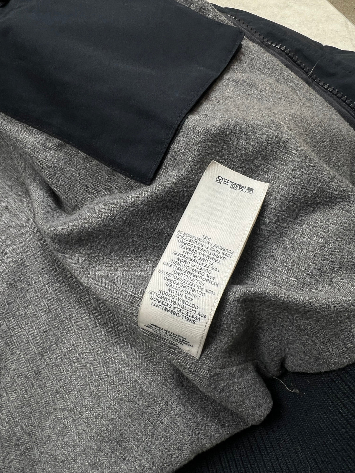 True Religion puffer jacket, size L (fits M/L), pre-owned 9/10 condition – Relique