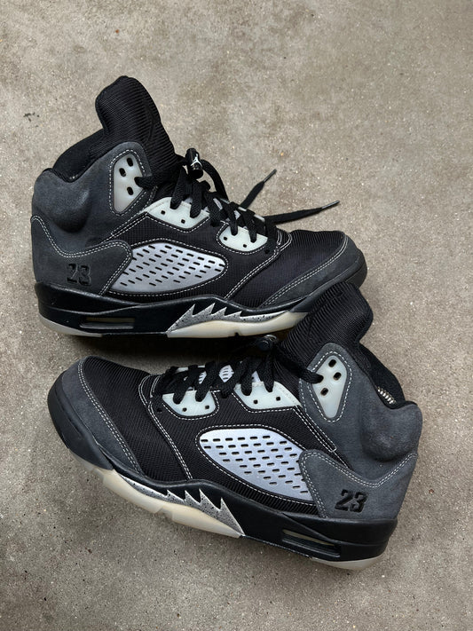 Air Jordan 5 Anthracite sneakers, EU size 42.5, pre-owned 9/10 condition – Relique