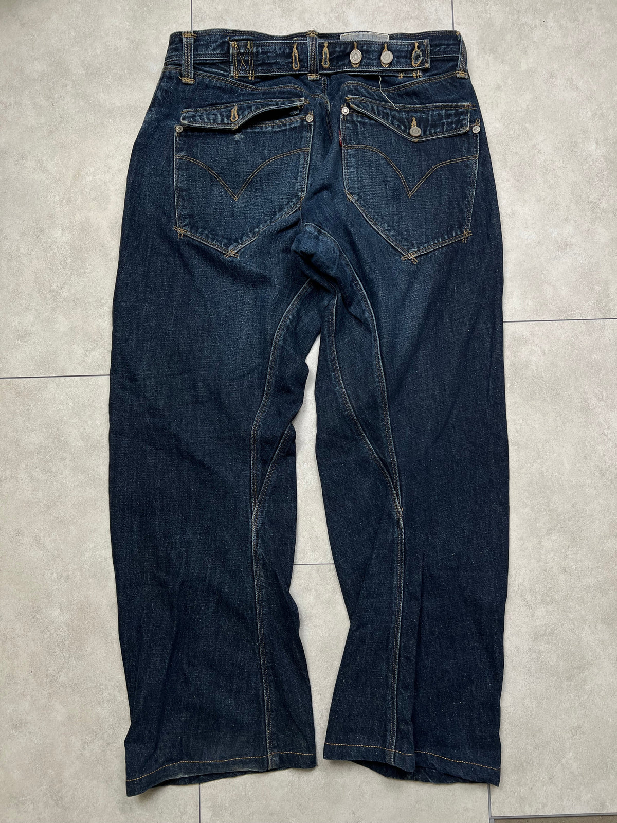 Levi's Engineered jeans, size 34, pre-owned 8/10 condition – Relique