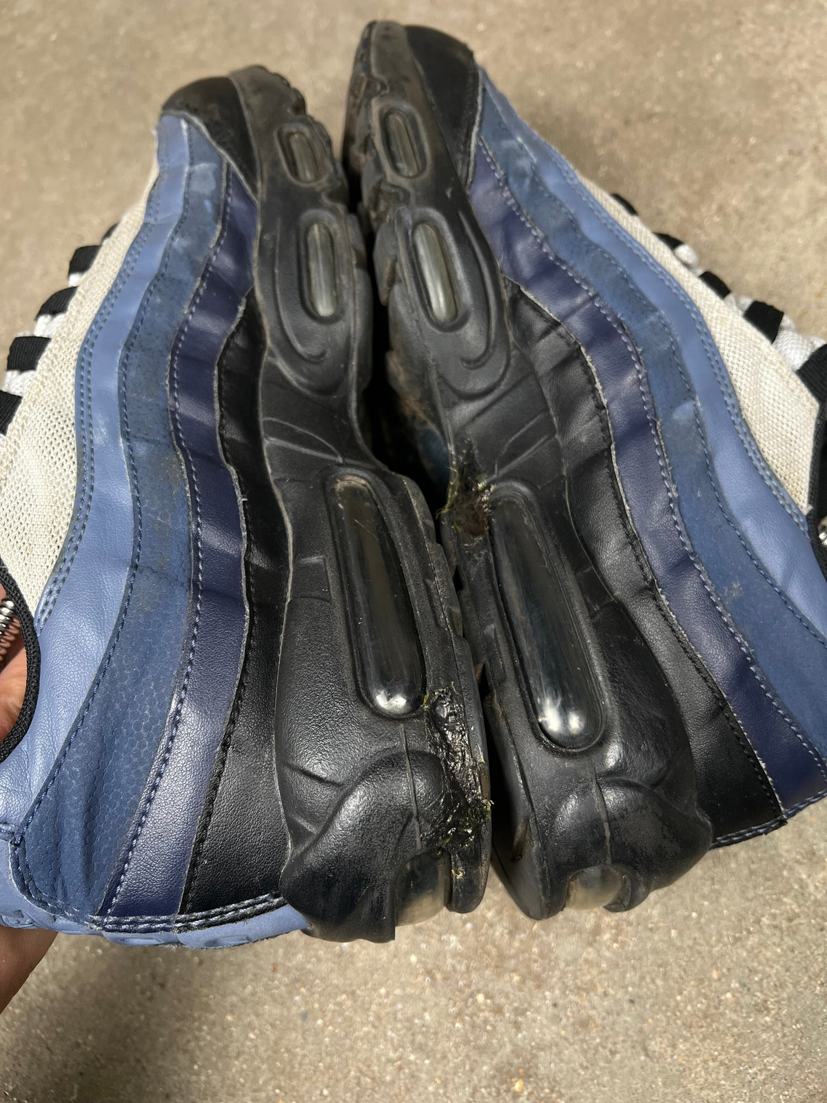 Nike Air Max sneakers, EU size 42.5, pre-owned 7/10 condition – Relique