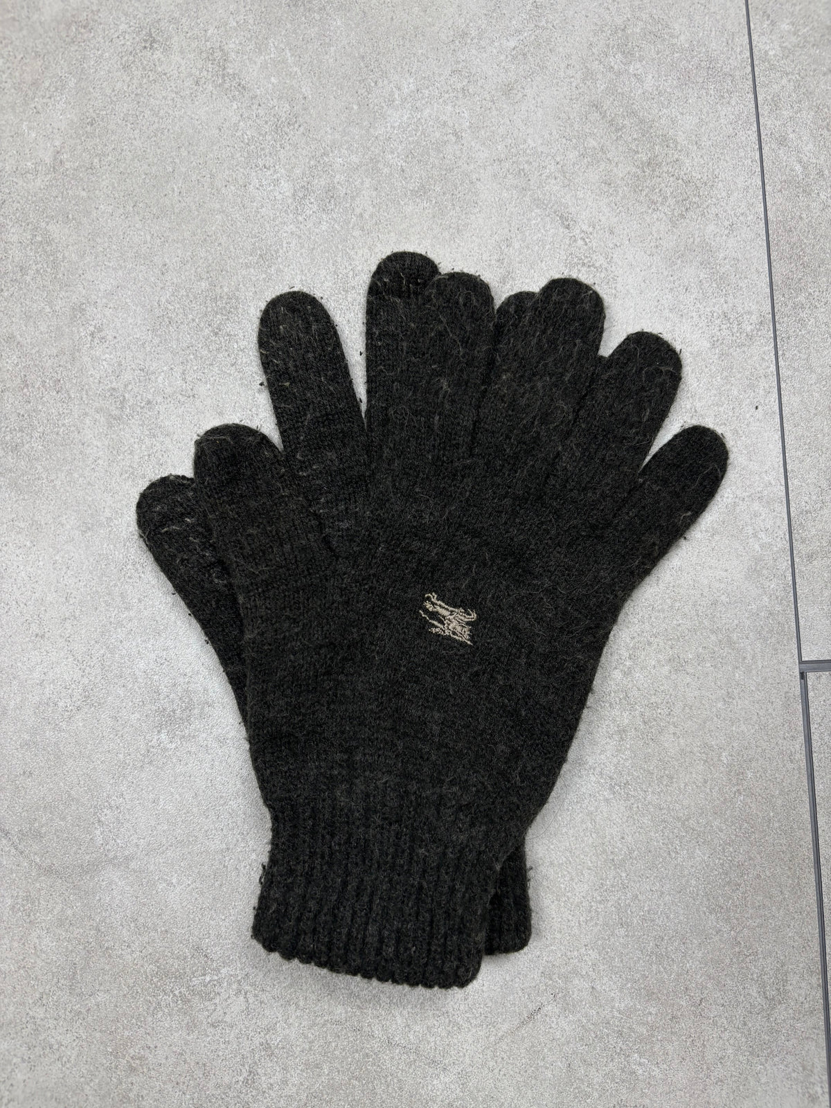 Burberry gloves, size M, pre-owned – Relique