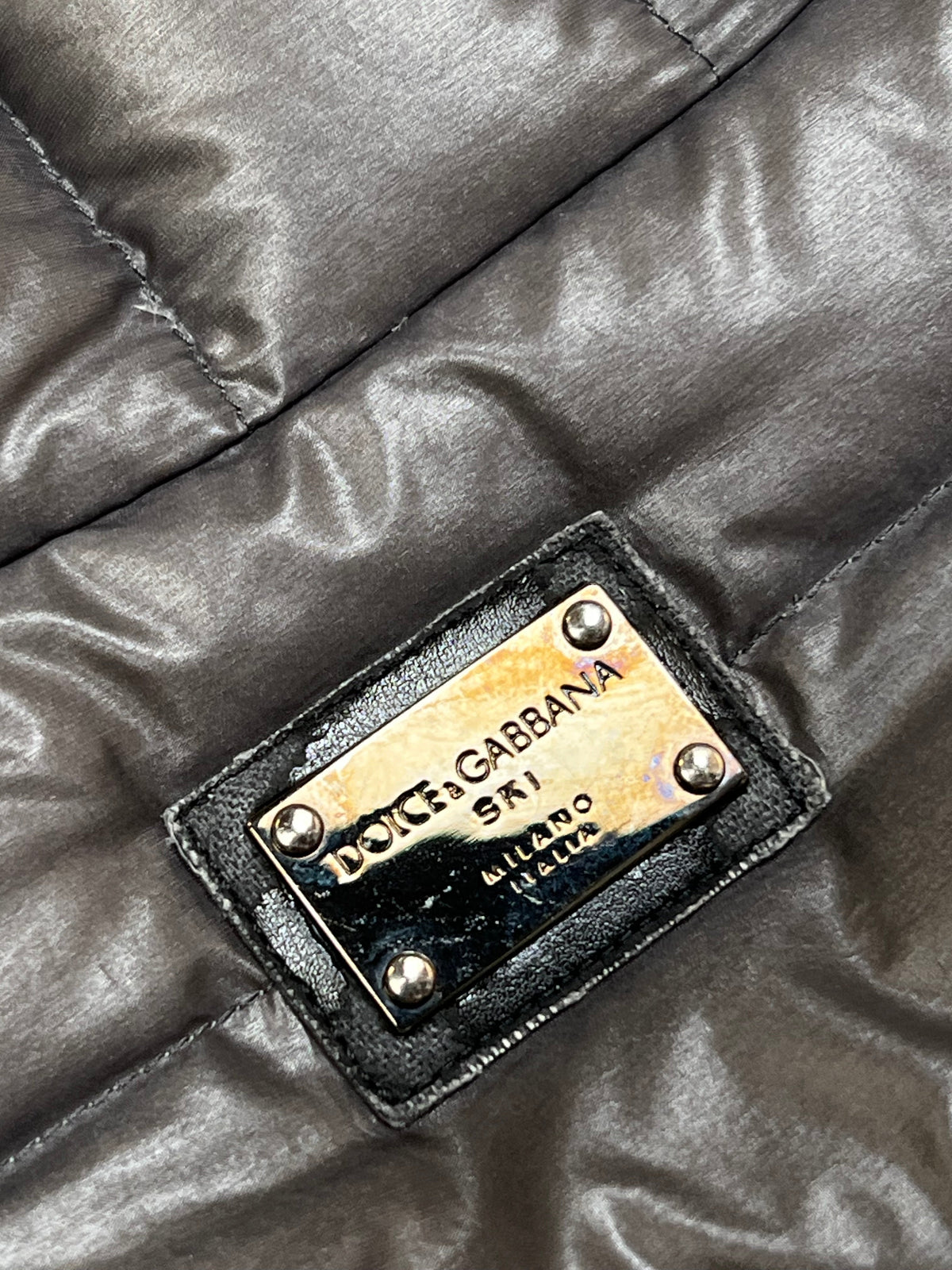 Dolce & Gabbana ski puffer jacket, size 48 (fits M), pre-owned 9/10 condition – Relique