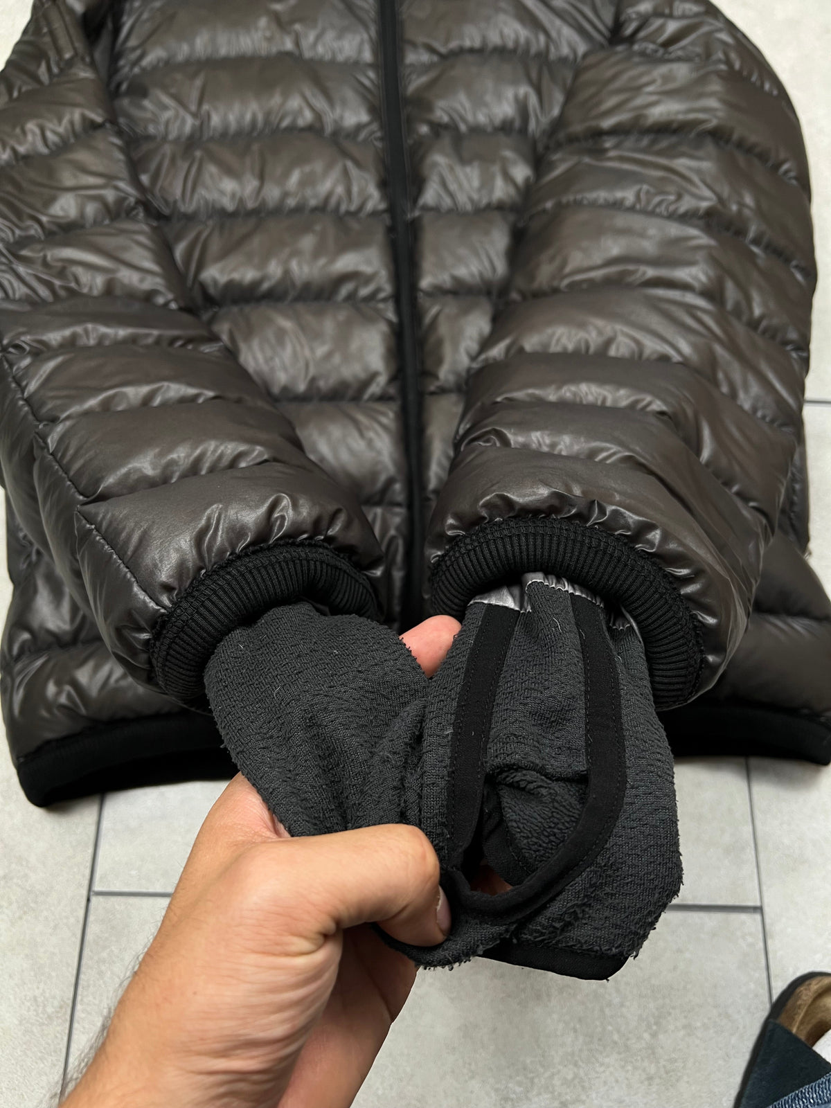 Dolce & Gabbana ski puffer jacket, size 48 (fits M), pre-owned 9/10 condition – Relique