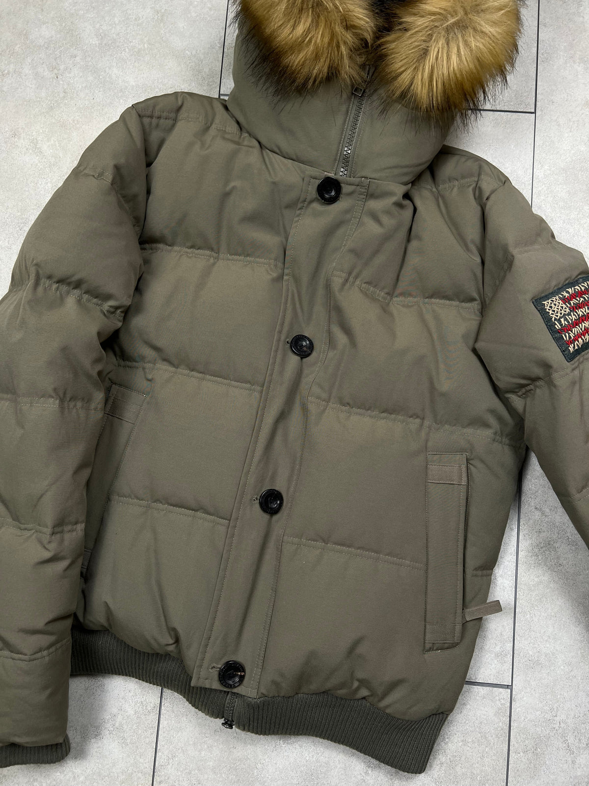 True Religion puffer jacket, size M, pre-owned 9/10 condition – Relique