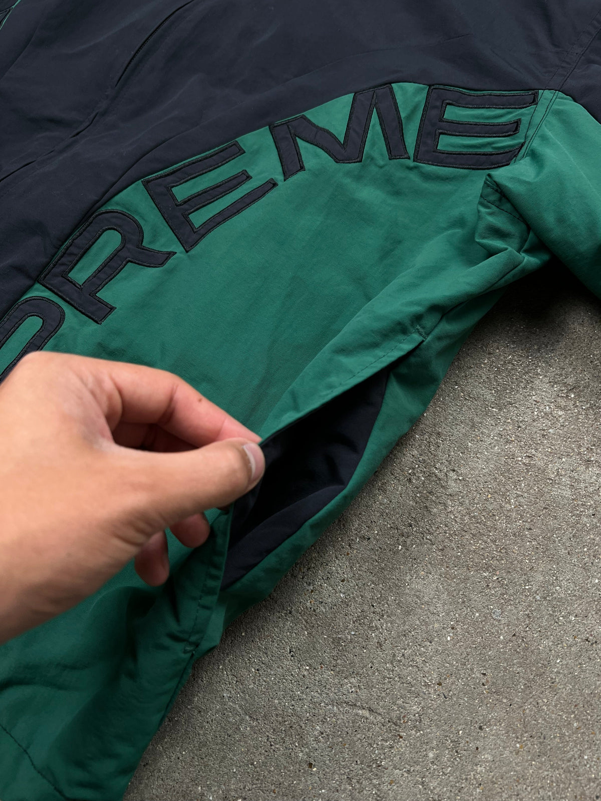 Supreme jacket, size M, pre-owned 8/10 condition – Relique
