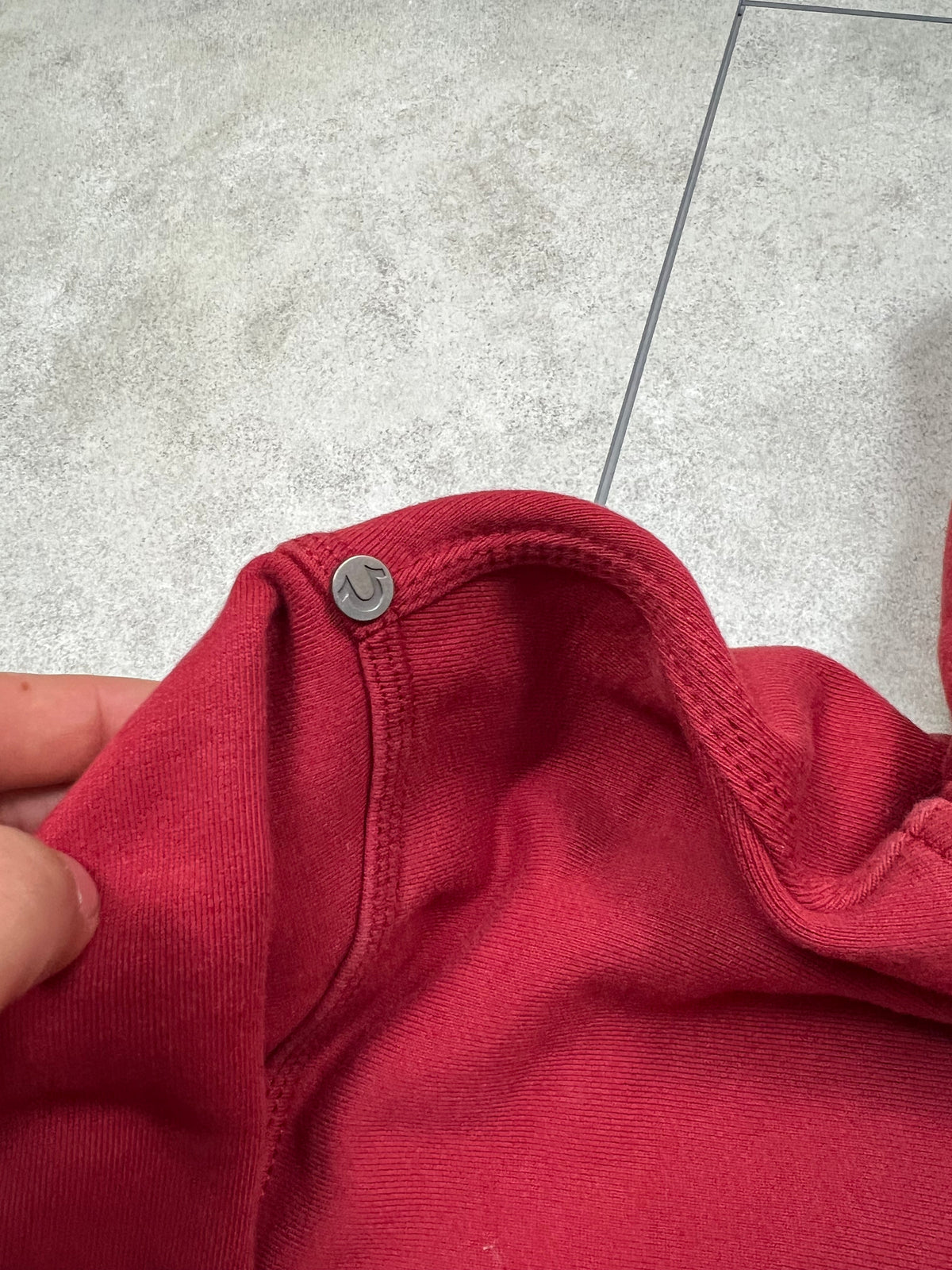 True Religion hoodie, size S, pre-owned 9/10 condition – Relique