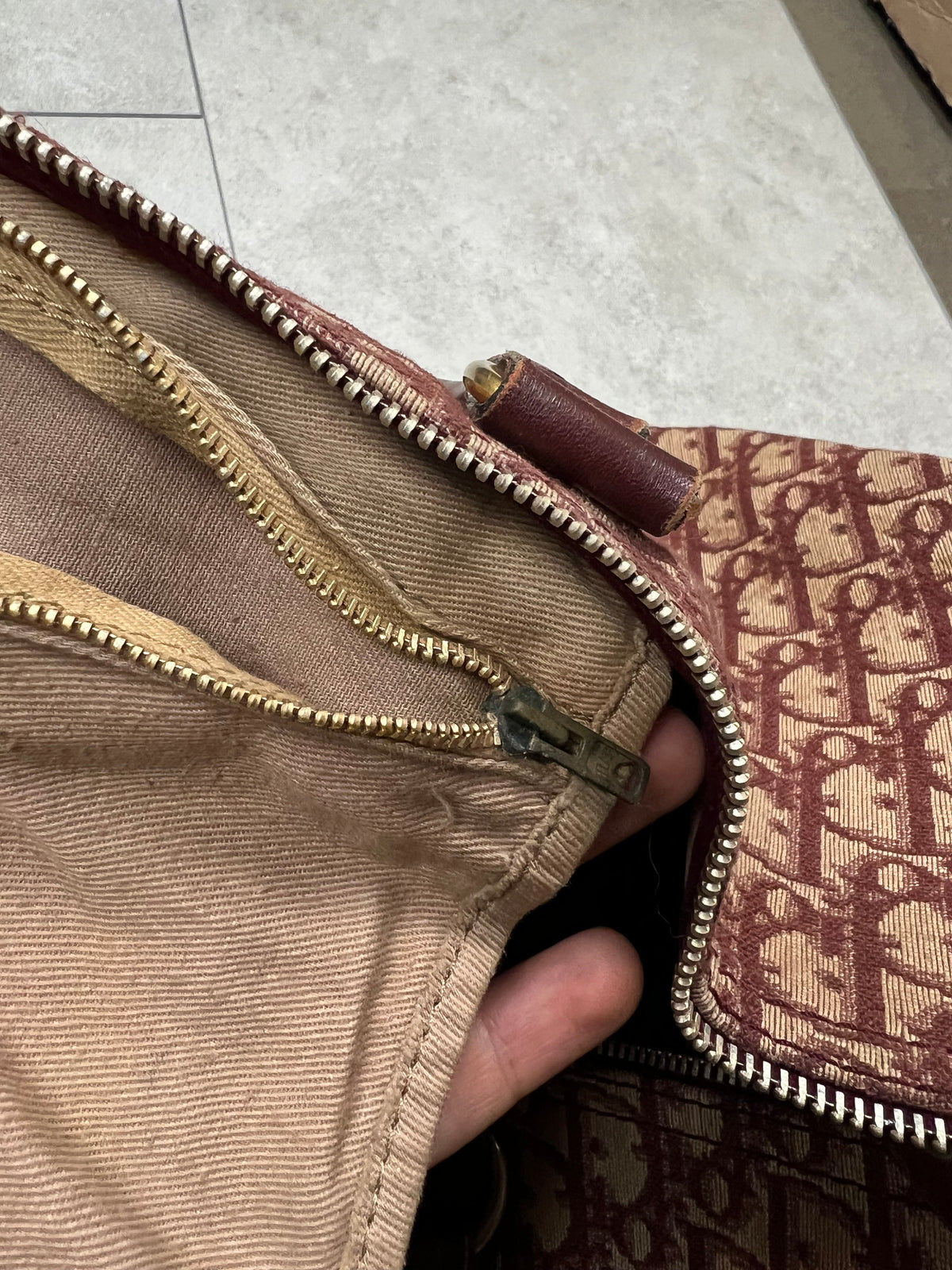 Christian Dior travel bag, 55cm, pre-owned 7.5/10 condition (inside pocket zipper doesn't work) – Relique