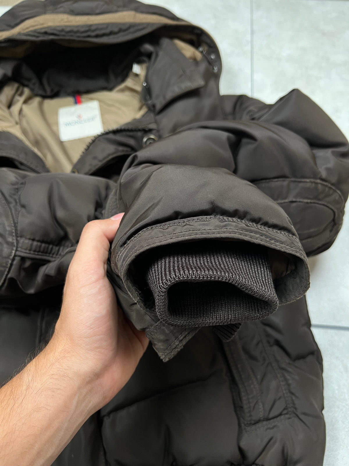 Moncler puffer jacket, size 3 (fits M/L), pre-owned 9/10 condition – Relique