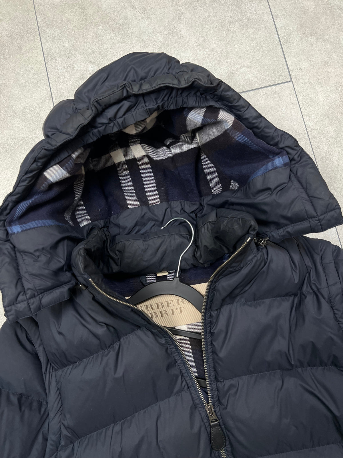 Burberry puffer jacket with zip-off sleeves, size S, pre-owned 9.5/10 condition – Relique