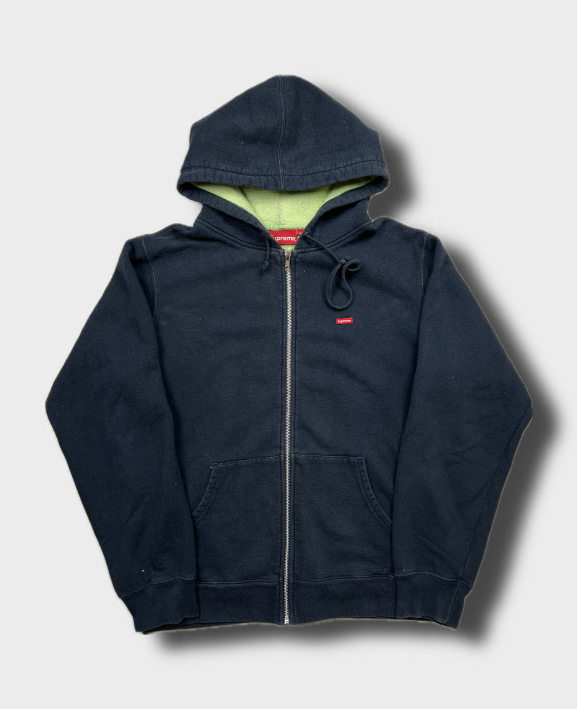 Supreme zip-up hoodie, size M, pre-owned 8/10 condition – Relique
