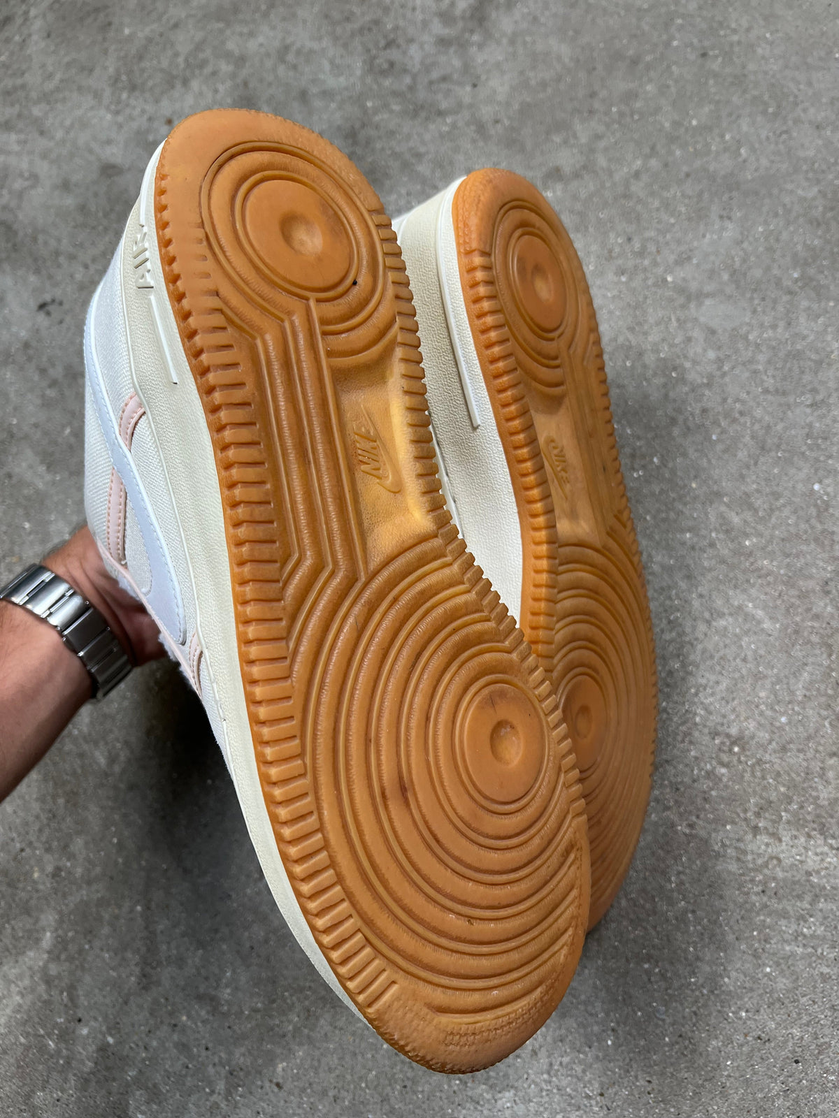 Nike Air Force 1 sneakers, light cream, EU size 44, pre-owned 8/10 condition – Relique
