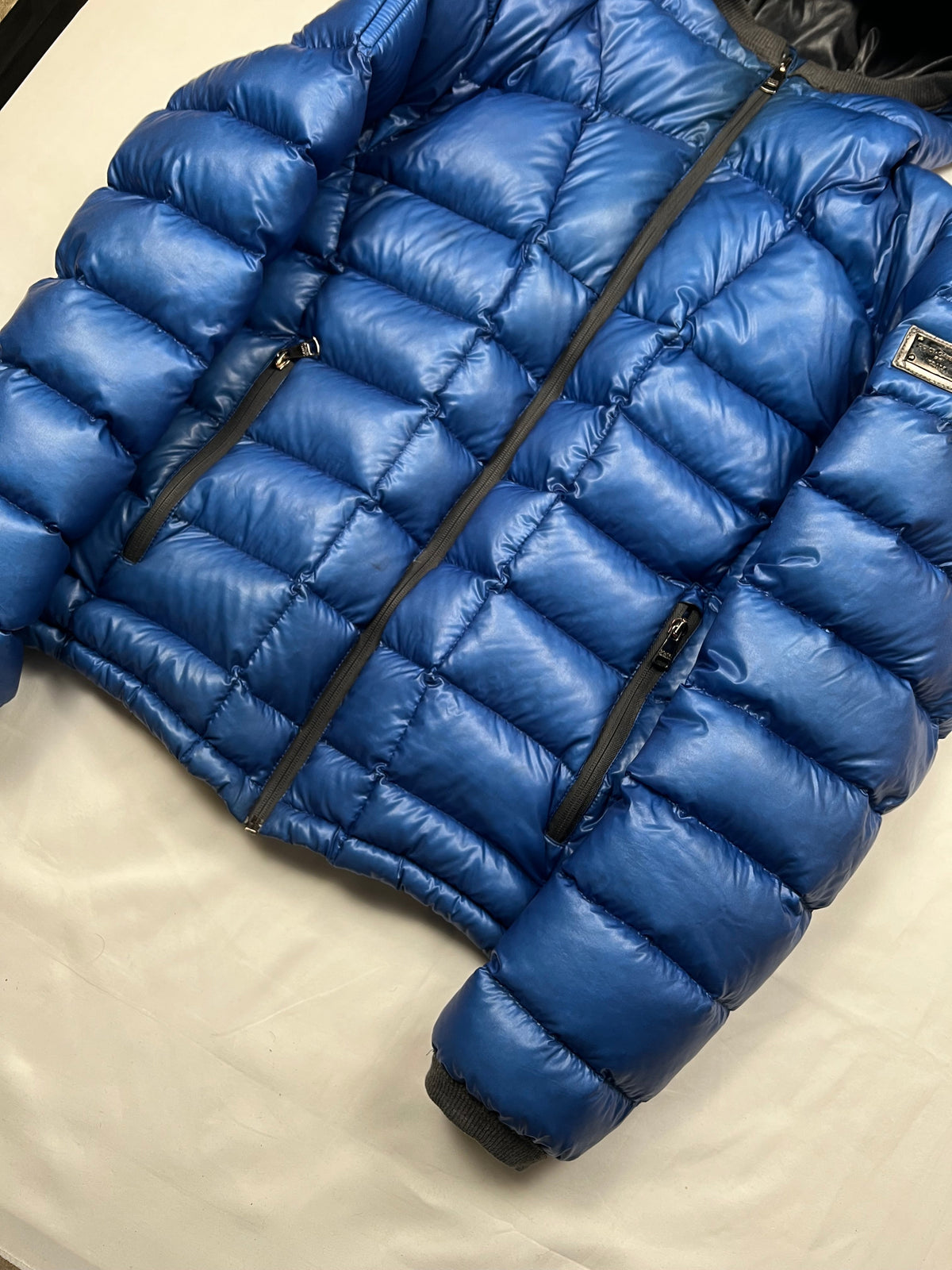 Dolce & Gabbana black puffer jacket, size M, pre-owned 9/10 condition – Relique