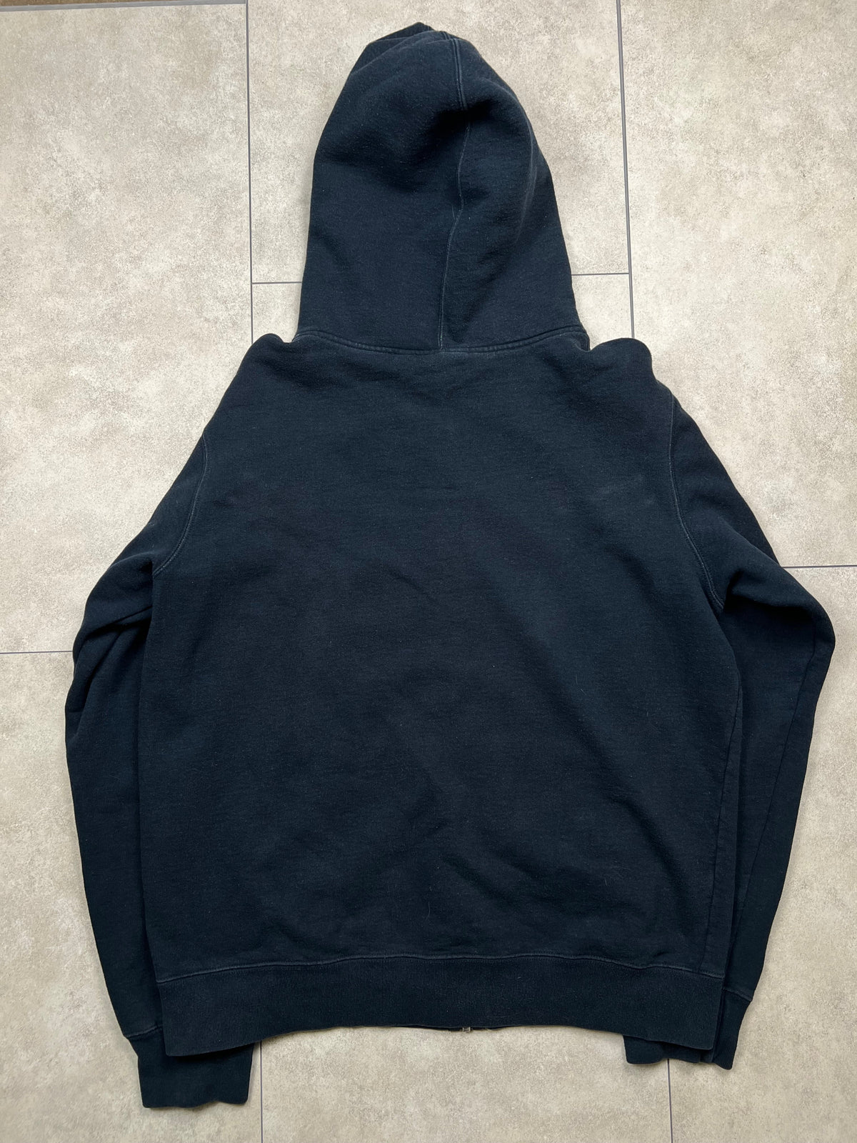 Supreme zip-up hoodie, size M, pre-owned 8/10 condition – Relique