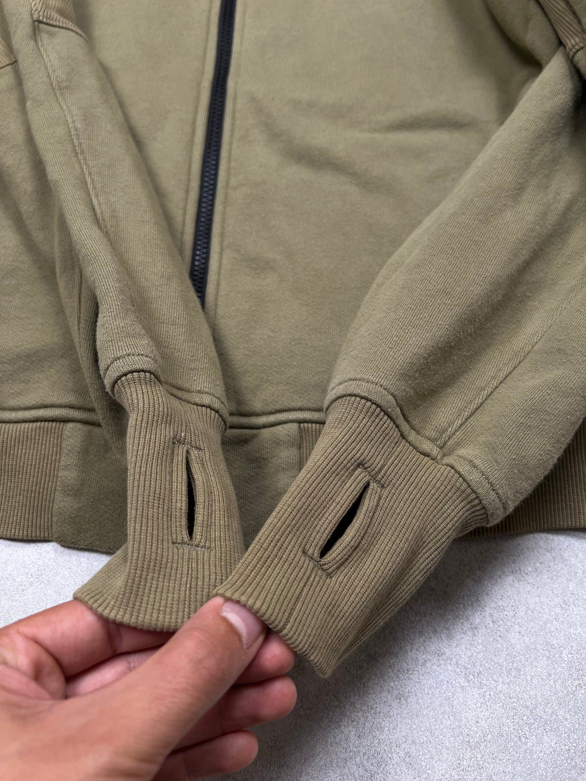 C.P. Company zip-up hoodie, size S, pre-owned 9/10 condition – Relique