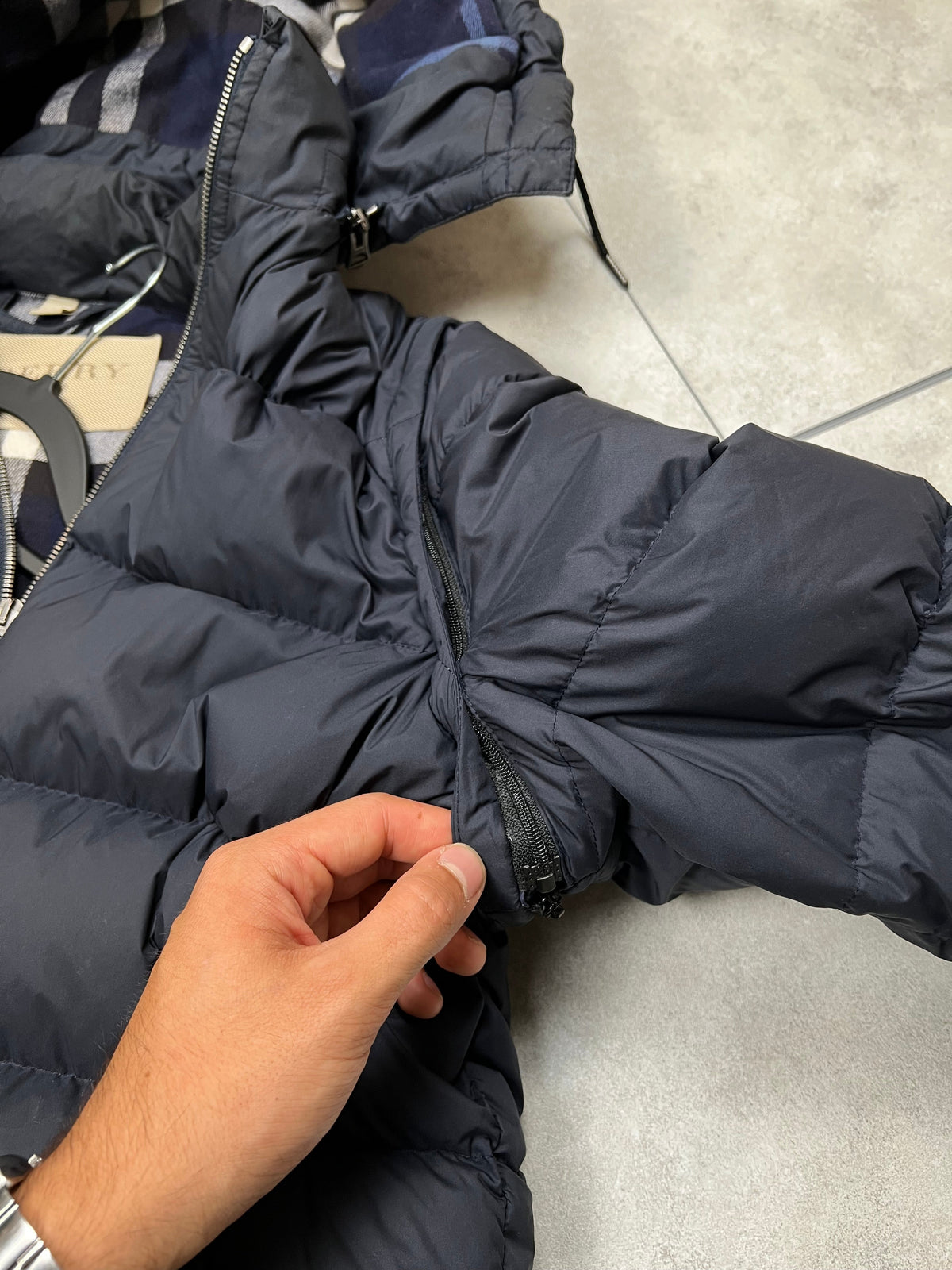 Burberry puffer jacket with zip-off sleeves, size S, pre-owned 9.5/10 condition – Relique