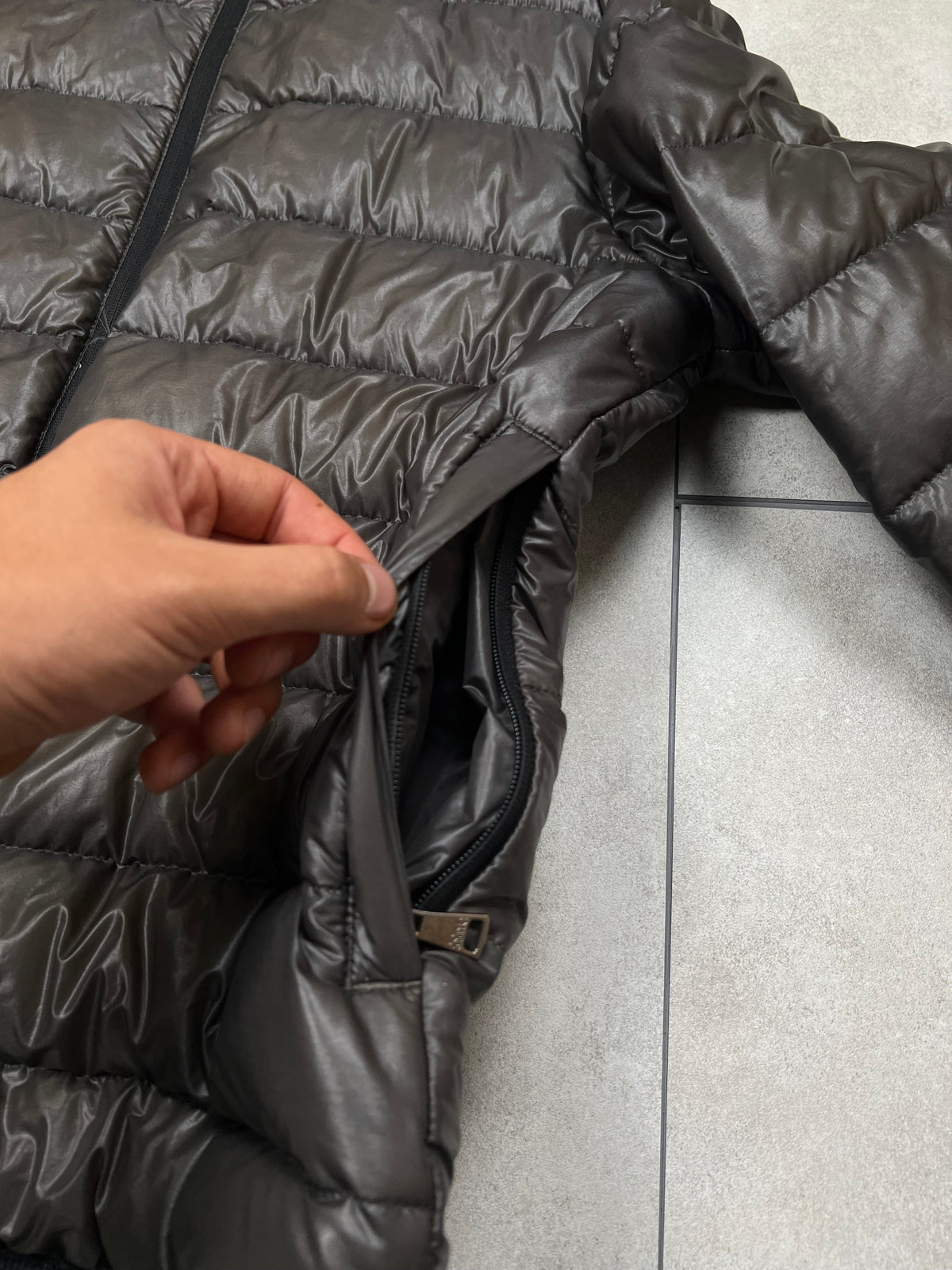 Dolce & Gabbana ski puffer jacket, size 48 (fits M), pre-owned 9/10 condition – Relique