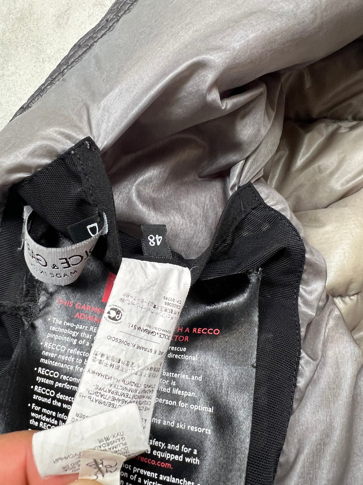 Dolce & Gabbana ski puffer jacket, size 48 (fits M), pre-owned 9/10 condition – Relique