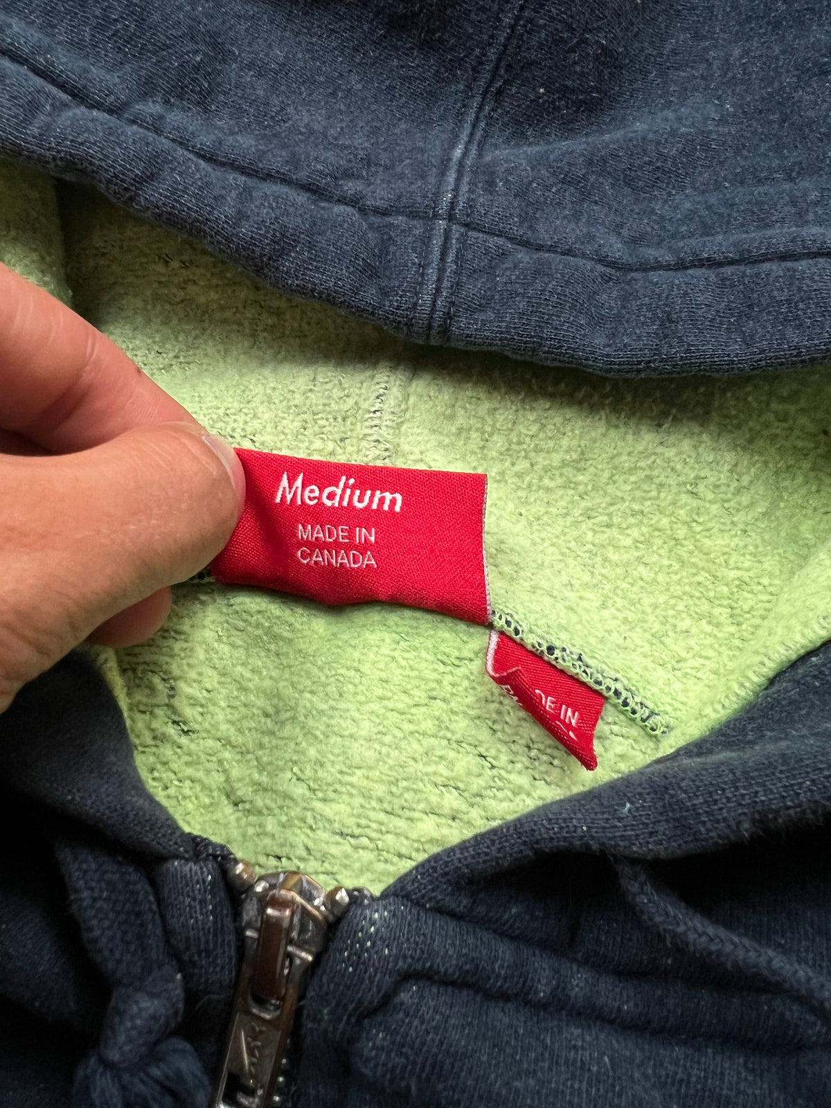 Supreme zip-up hoodie, size M, pre-owned 8/10 condition – Relique