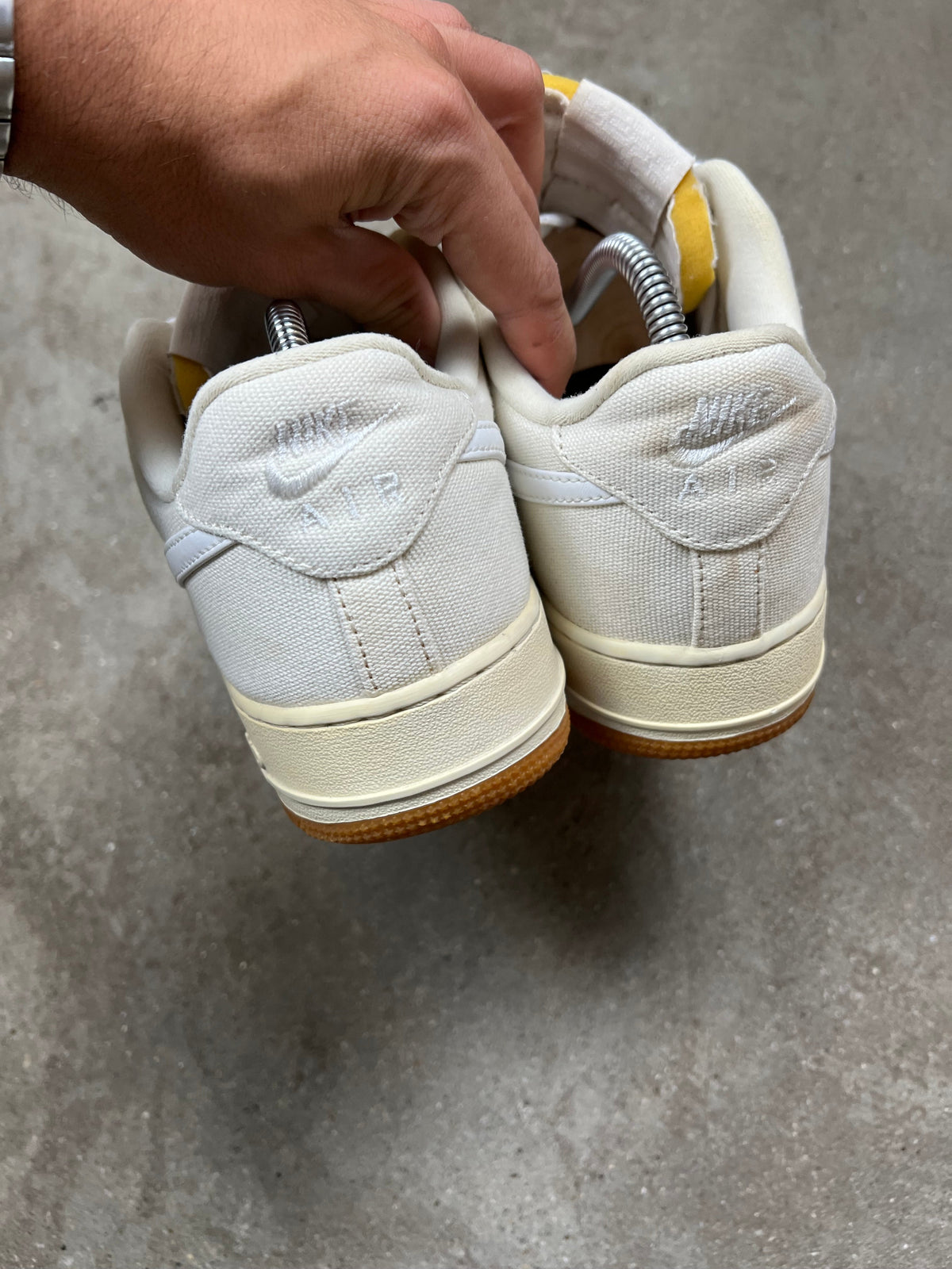 Nike Air Force 1 sneakers, light cream, EU size 44, pre-owned 8/10 condition – Relique