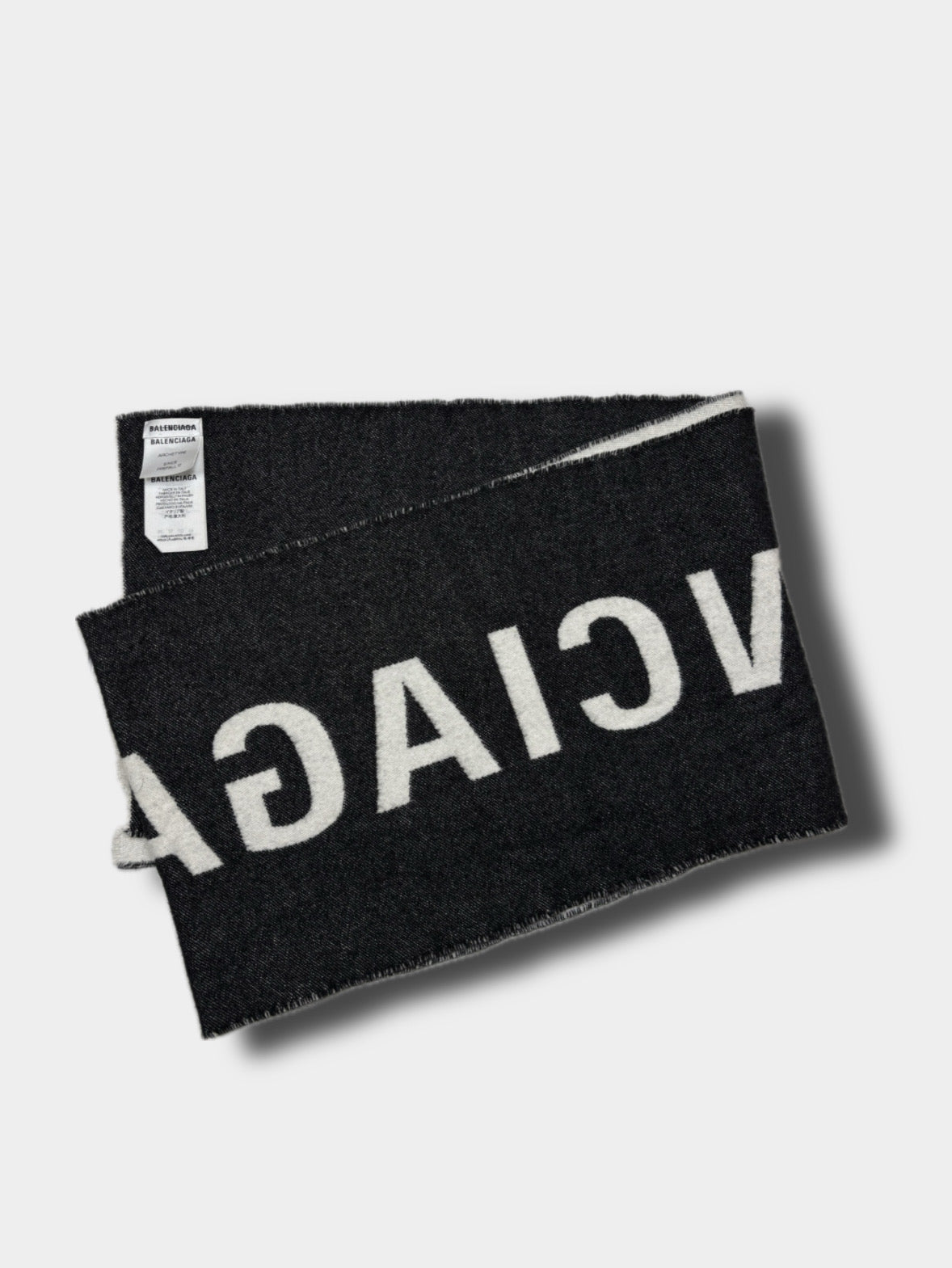 Balenciaga scarf, large size, pre-owned 8/10 condition – Relique