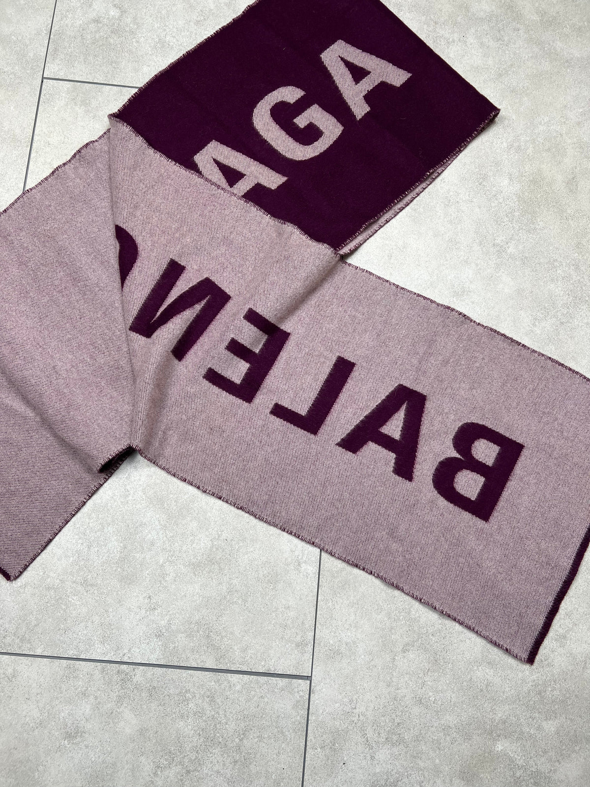 Balenciaga scarf, large size, pre-owned 9/10 condition – Relique