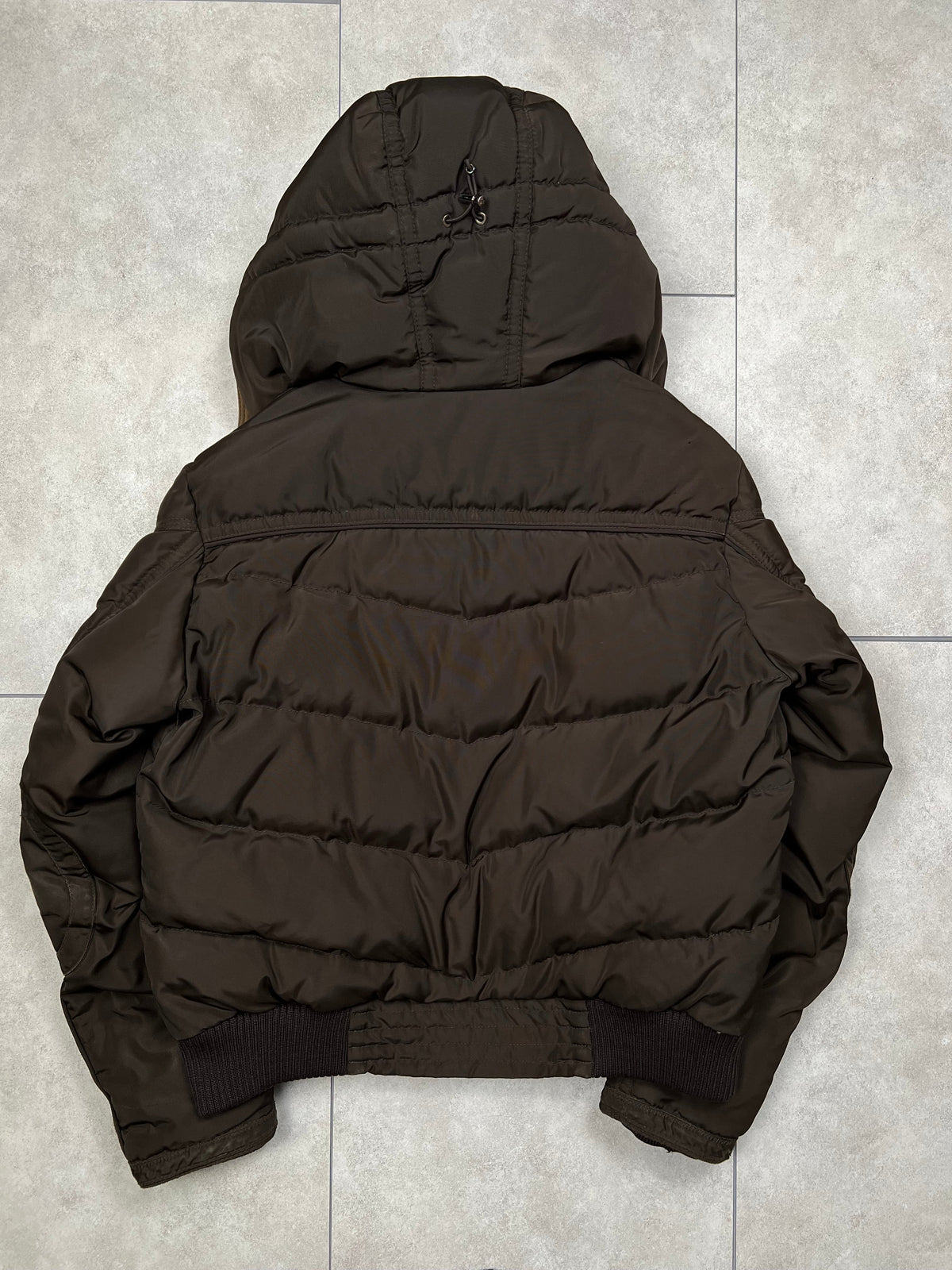 Moncler puffer jacket, size 3 (fits M/L), pre-owned 9/10 condition – Relique