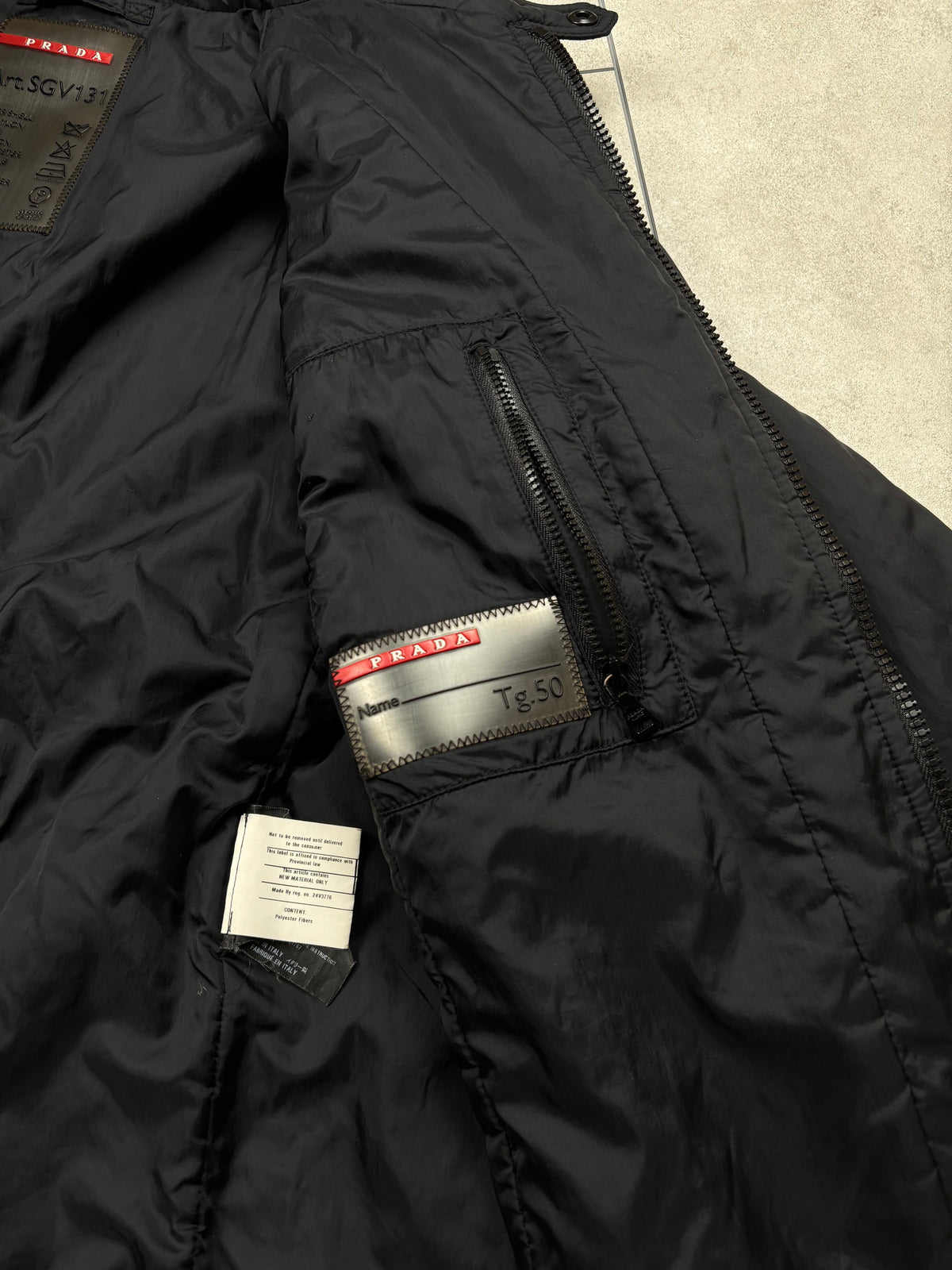 Prada puffer jacket, size 50 (fits M-L), pre-owned 10/10 condition – Relique