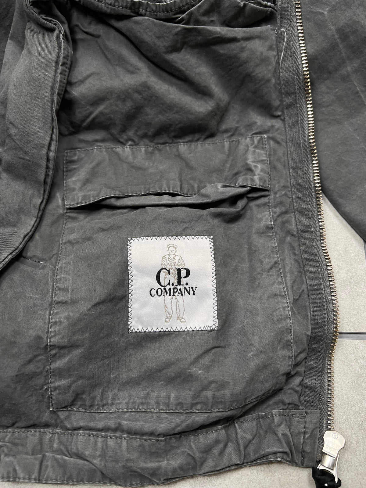 C.P. Company Micro-Reps jacket, size M, pre-owned 9/10 condition (scratches on badge) – Relique