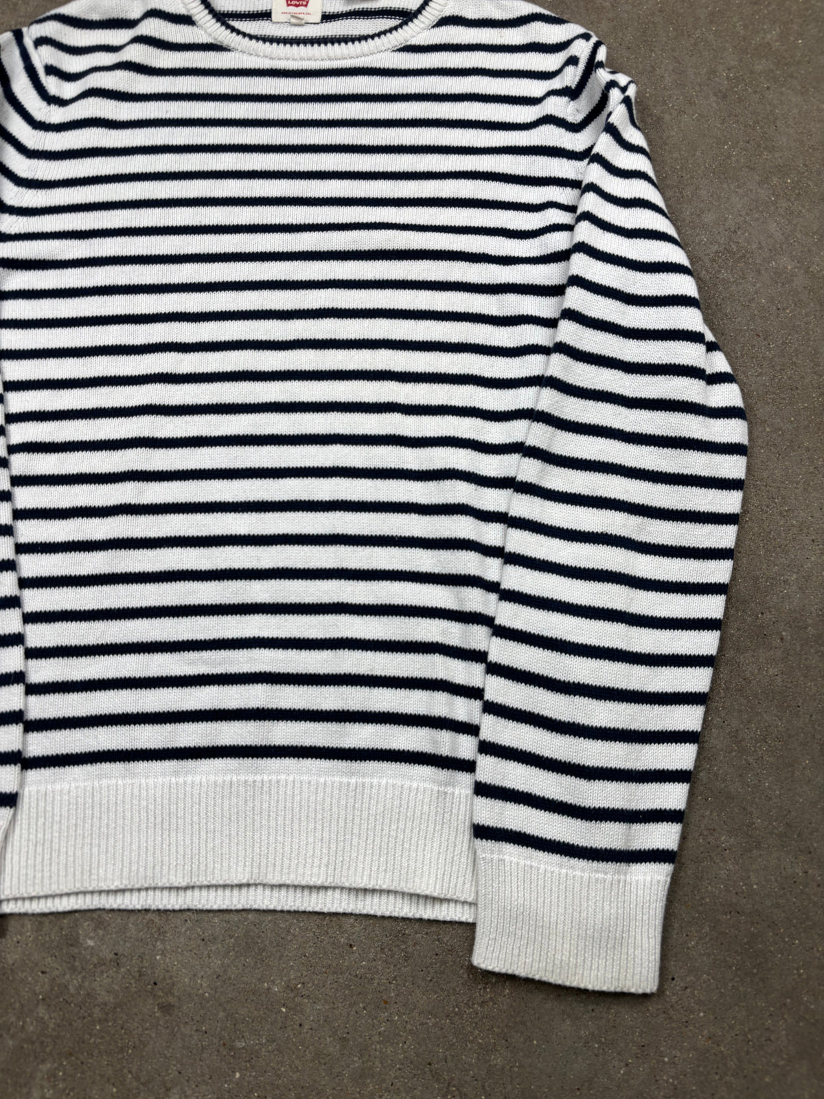 Levi's sweater, size S, pre-owned 9/10 condition – Relique
