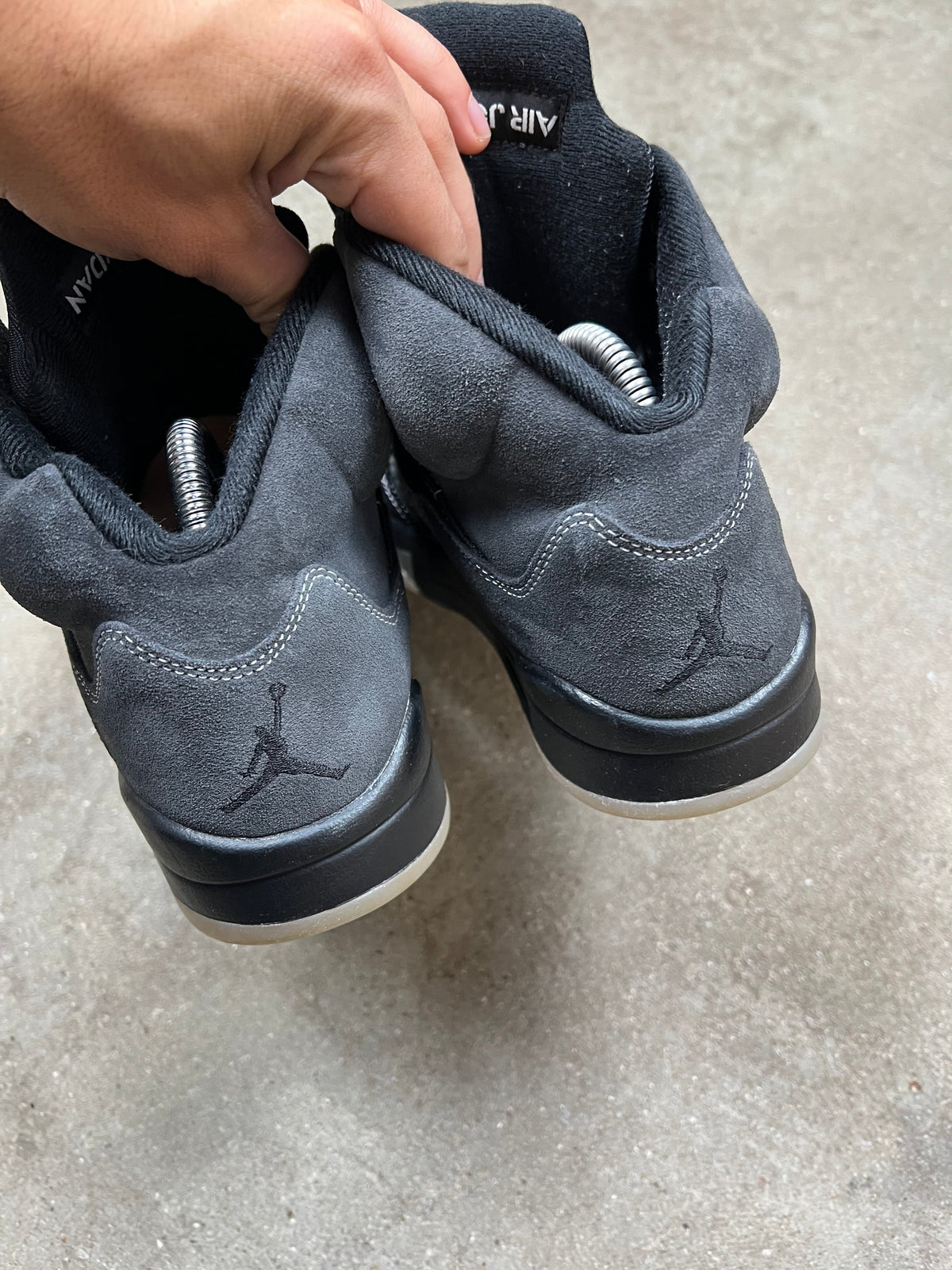 Air Jordan 5 Anthracite sneakers, EU size 42.5, pre-owned 9/10 condition – Relique