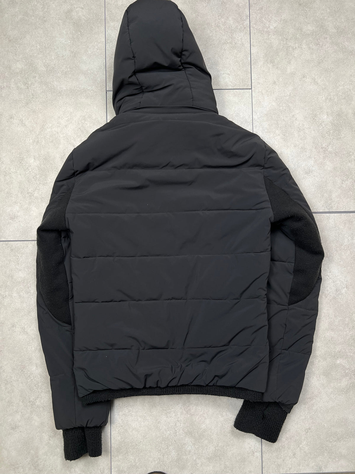 Armani Jeans puffer jacket, size 50 (fits like M), pre-owned 9/10 condition – Relique