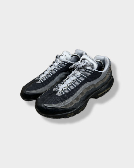 Nike Air Max sneakers, EU size 42.5, pre-owned 7/10 condition – Relique