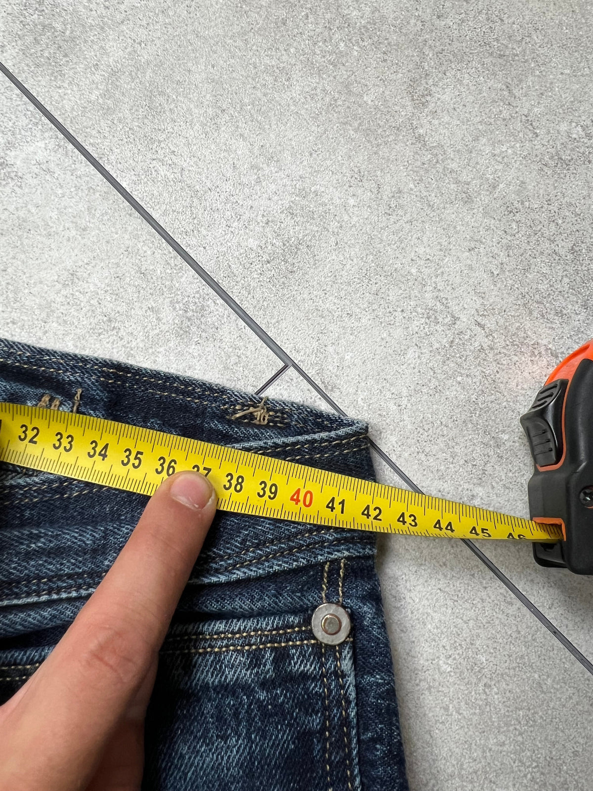 Levi's Engineered jeans, size 34, pre-owned 8/10 condition – Relique