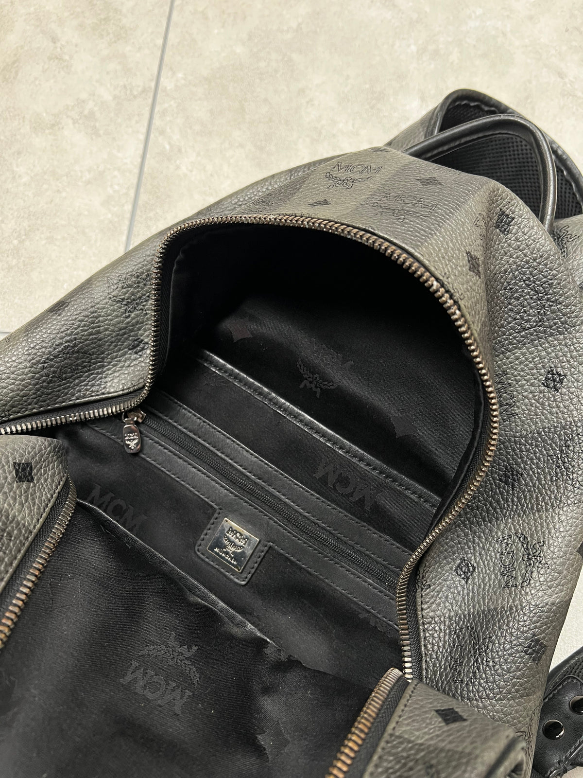 MCM backpack, large size, pre-owned 8/10 condition (scratches on sides) – Relique