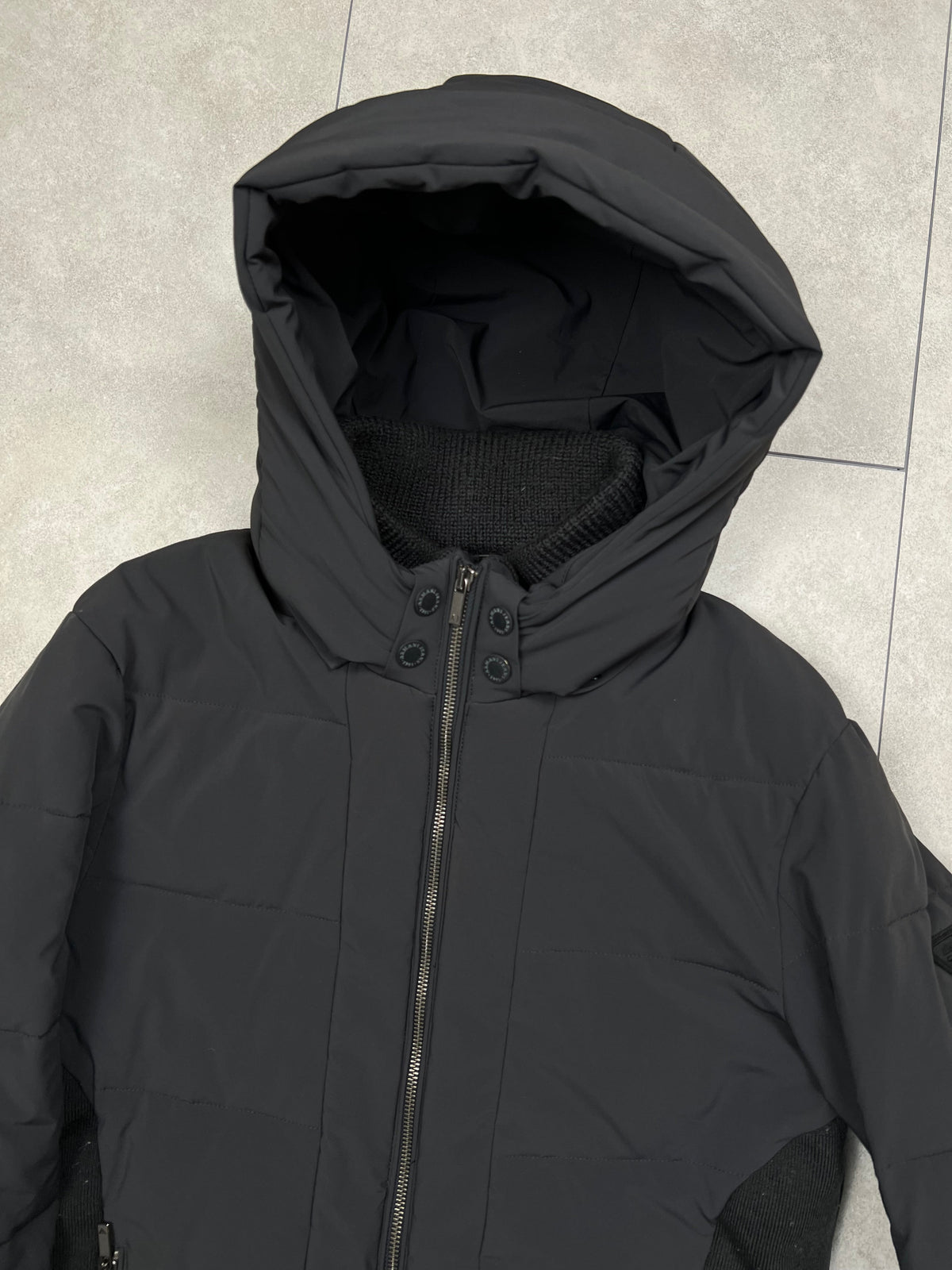 Armani Jeans puffer jacket, size 50 (fits like M), pre-owned 9/10 condition – Relique
