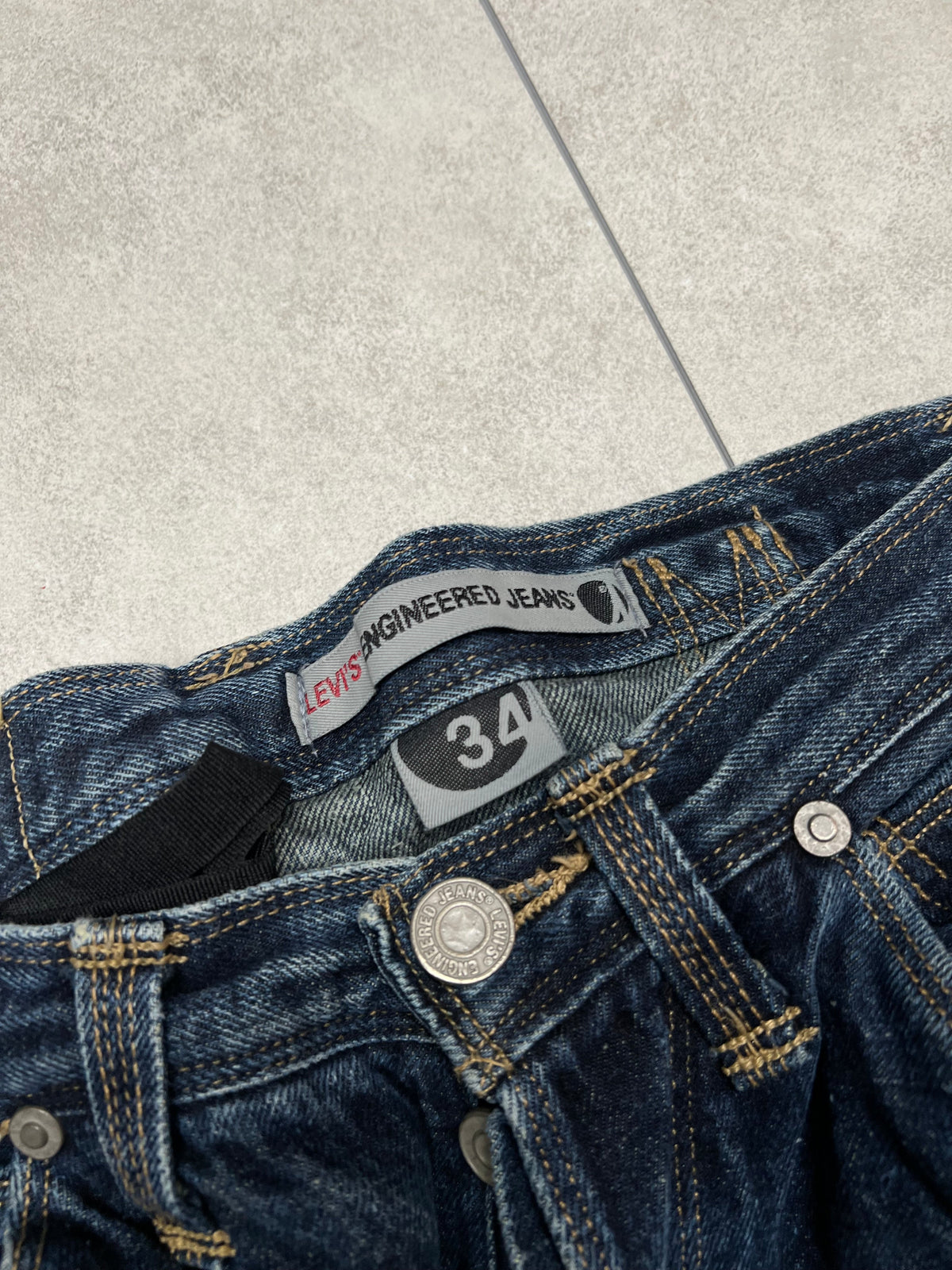 Levi's Engineered jeans, size 34, pre-owned 8/10 condition – Relique