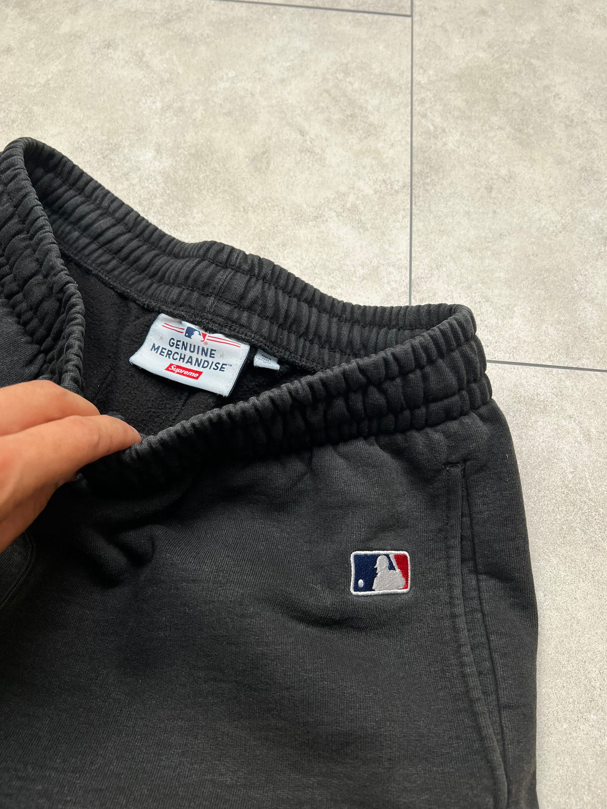 Supreme joggers, size S, pre-owned 8/10 condition – Relique