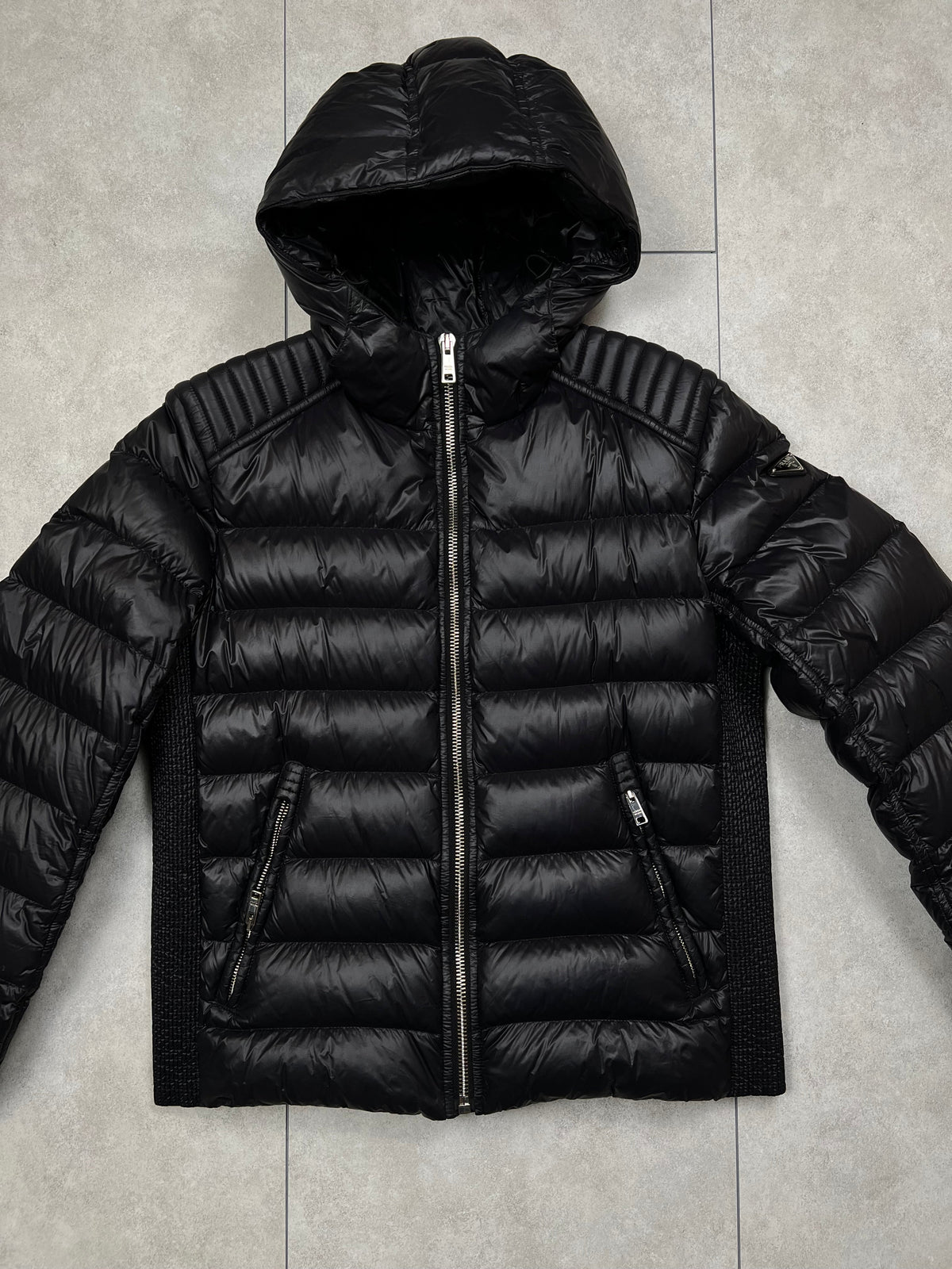 Prada puffer jacket, size 50 (fits L), pre-owned 8/10 condition (small holes on one sleeve, shown in photos) – Relique