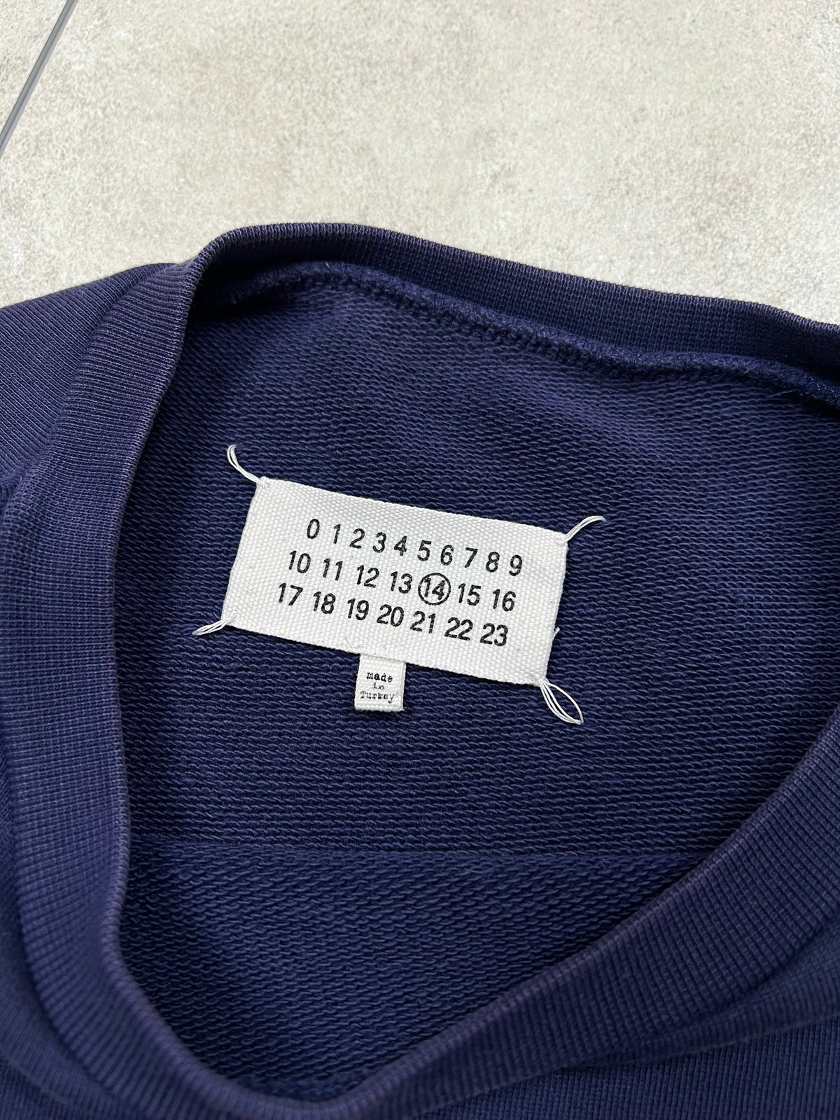Maison Margiela sweater, size M, pre-owned 9/10 condition – Relique