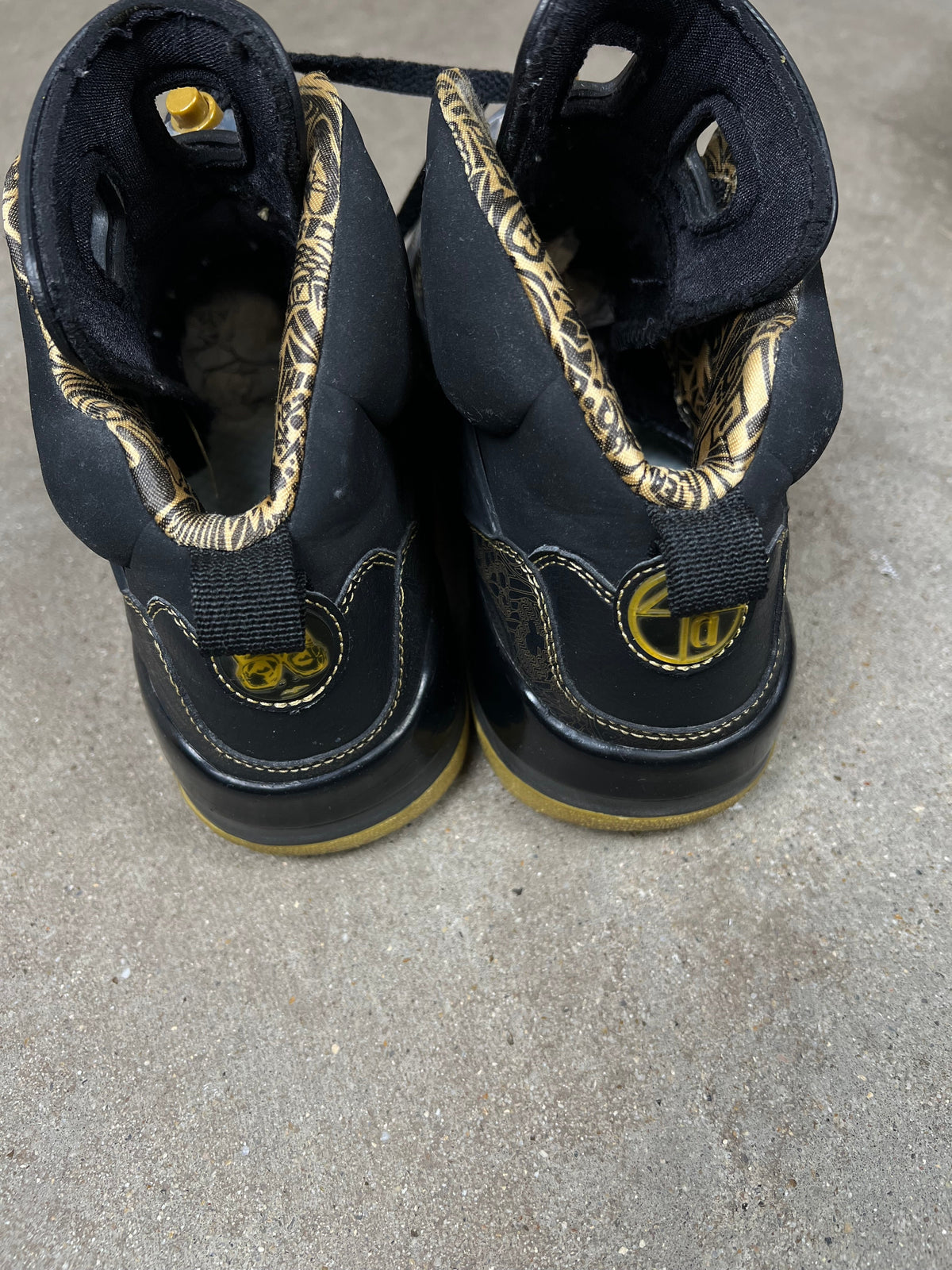 Air Jordan sneakers, EU size 43, pre-owned 9/10 condition – Relique