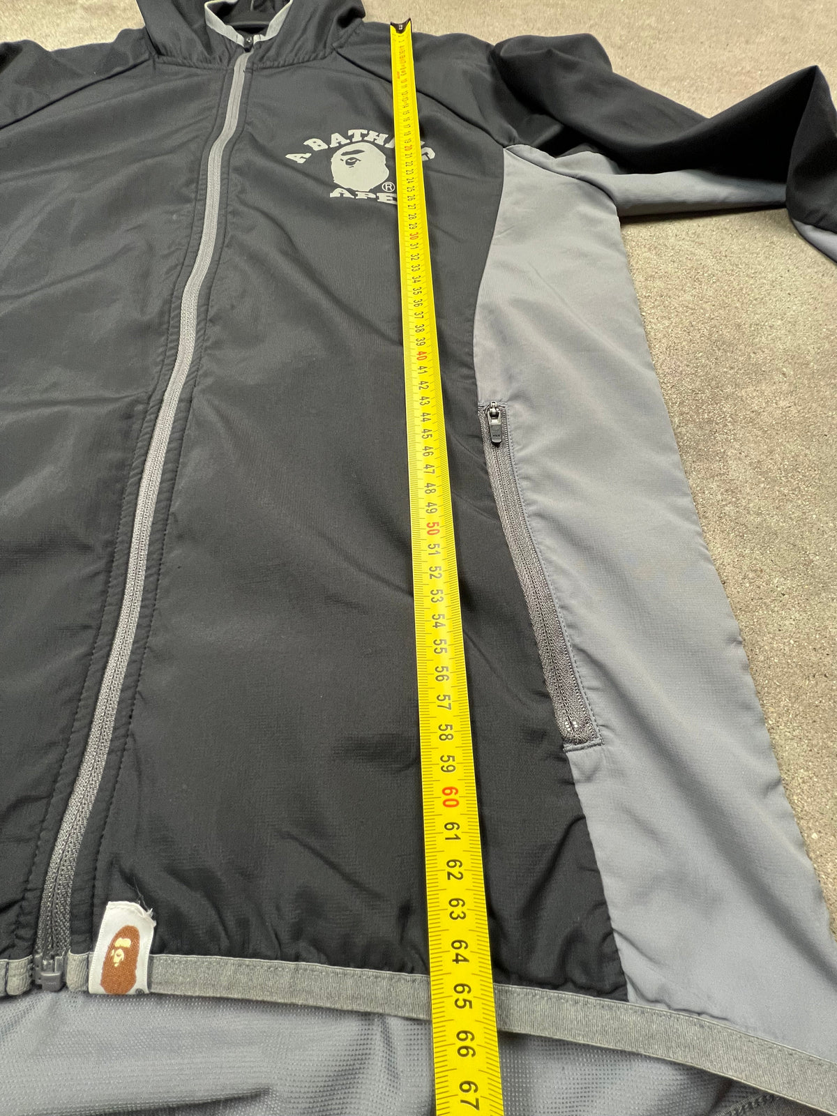 Bape windbreaker jacket, size M, pre-owned 10/10 condition – Relique