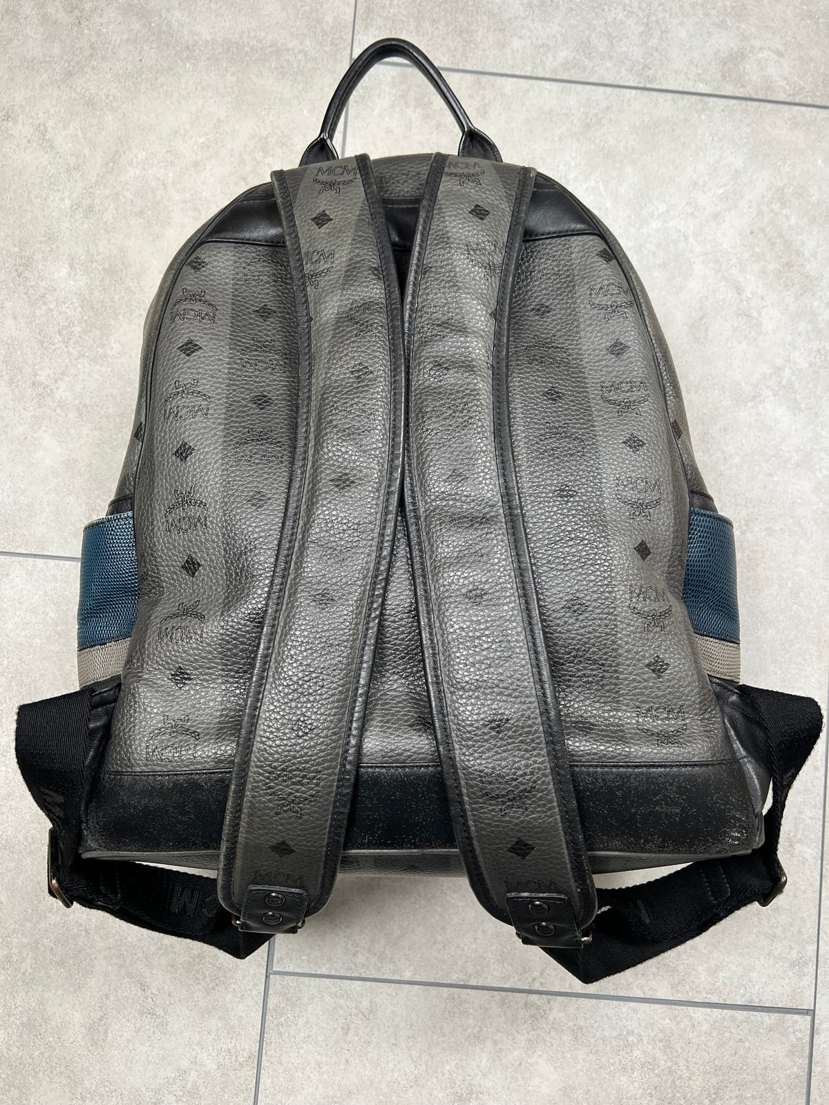 MCM backpack, large size, pre-owned 8/10 condition (scratches on sides) – Relique