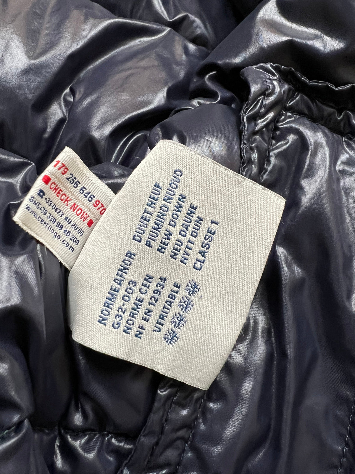 Moncler puffer jacket, size 0 (fits XS/S), pre-owned 7.5/10 condition – Relique