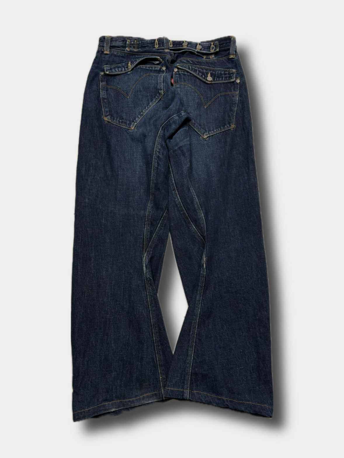 Levi's Engineered jeans, size 34, pre-owned 8/10 condition – Relique