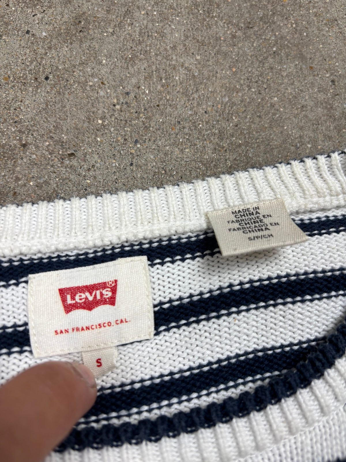 Levi's sweater, size S, pre-owned 9/10 condition – Relique