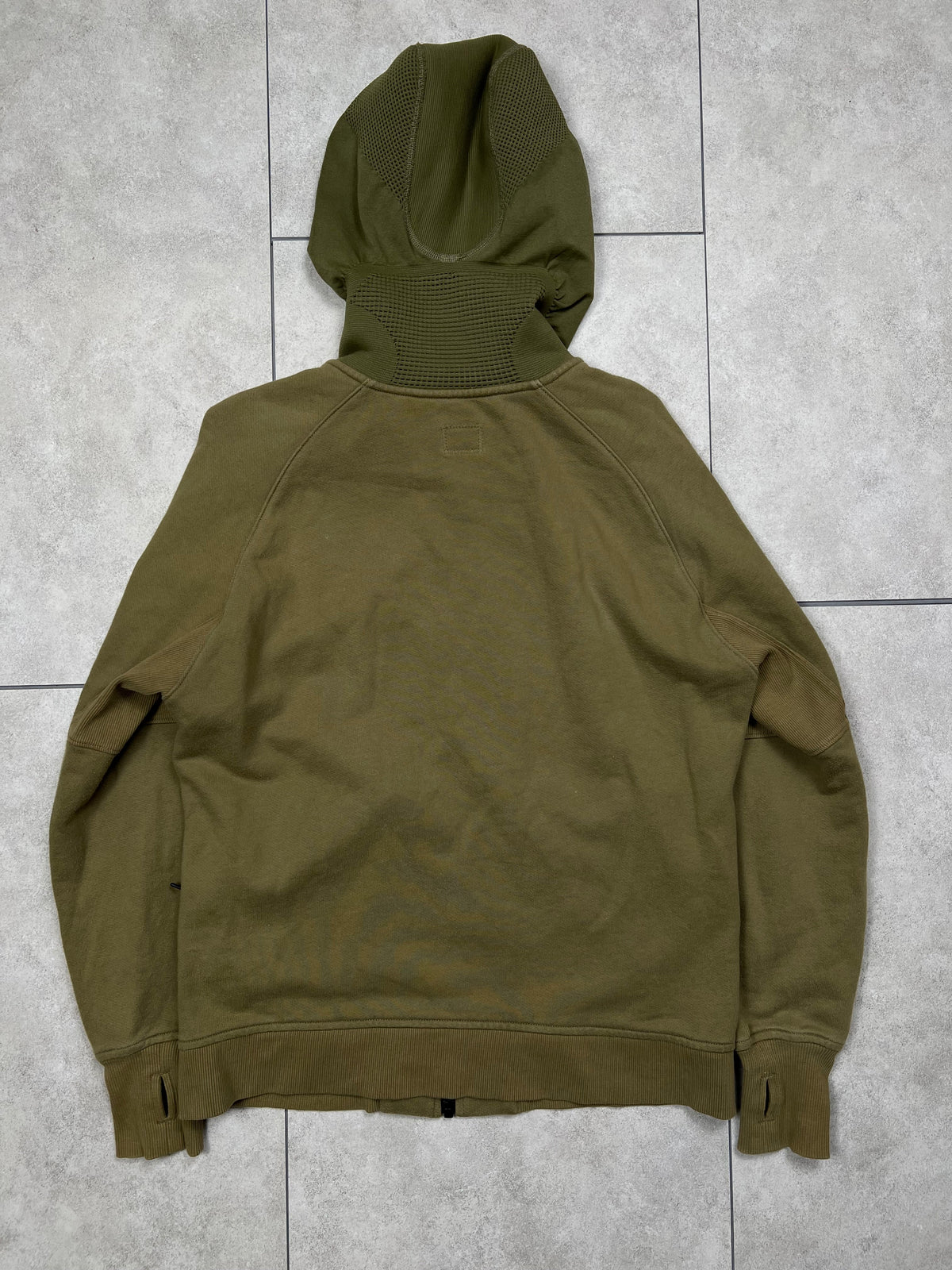 C.P. Company zip-up hoodie, size S, pre-owned 9/10 condition – Relique