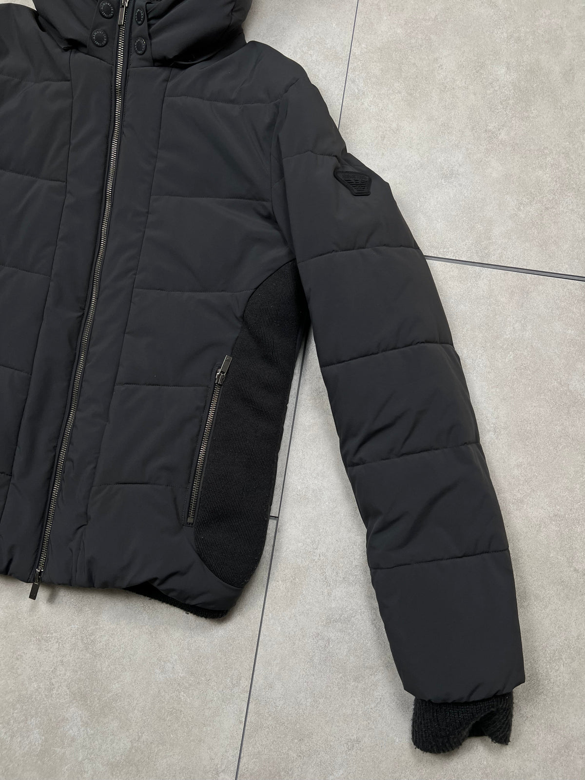 Armani Jeans puffer jacket, size 50 (fits like M), pre-owned 9/10 condition – Relique